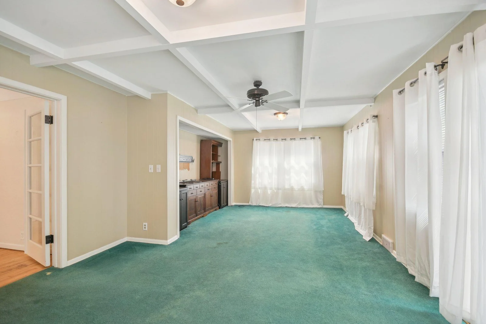 27-web-or-mls-Butler Ave-S1507-027.jpg