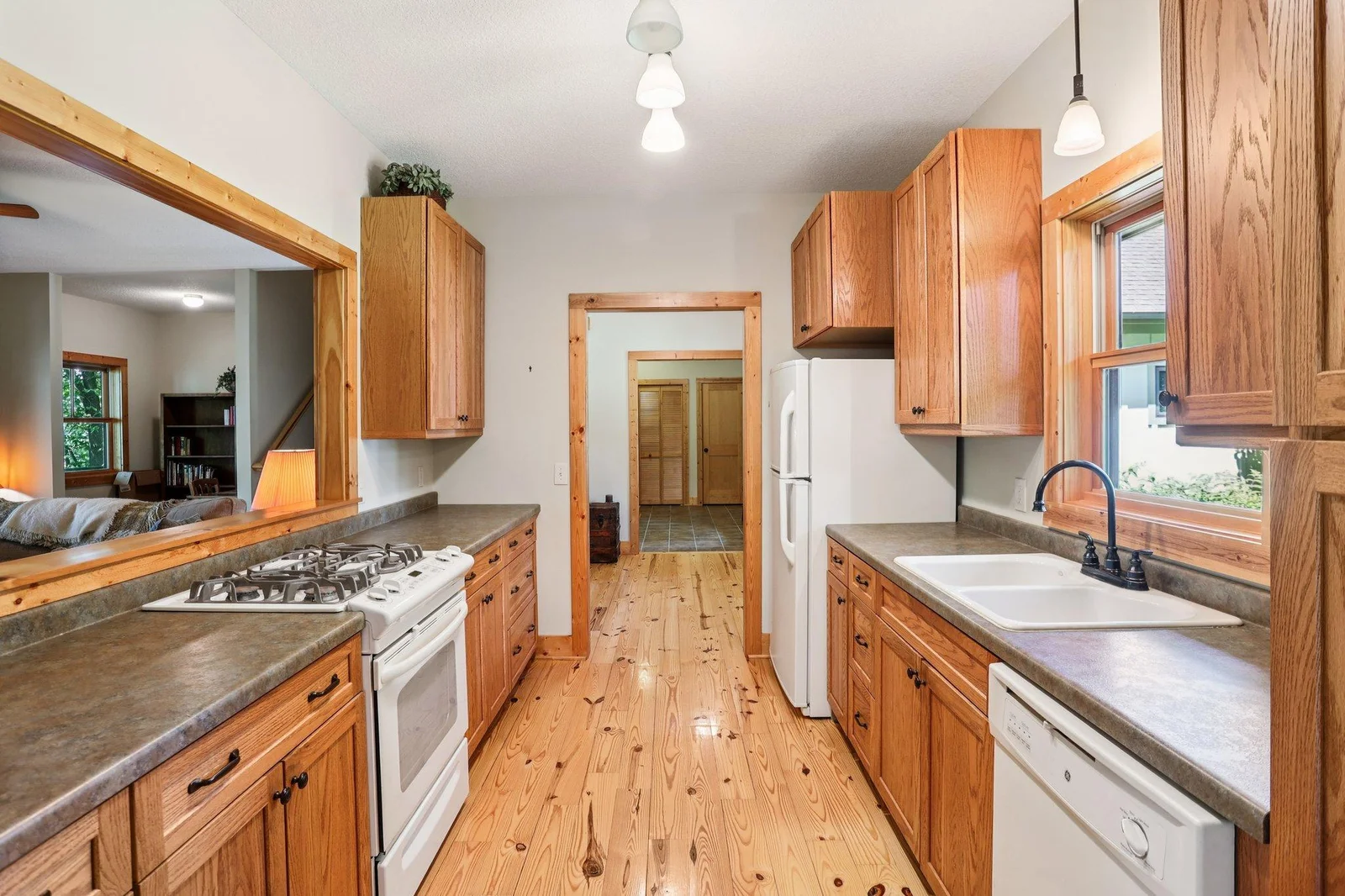17-web-or-mls-Oasis Rd-S1007-017.jpg
