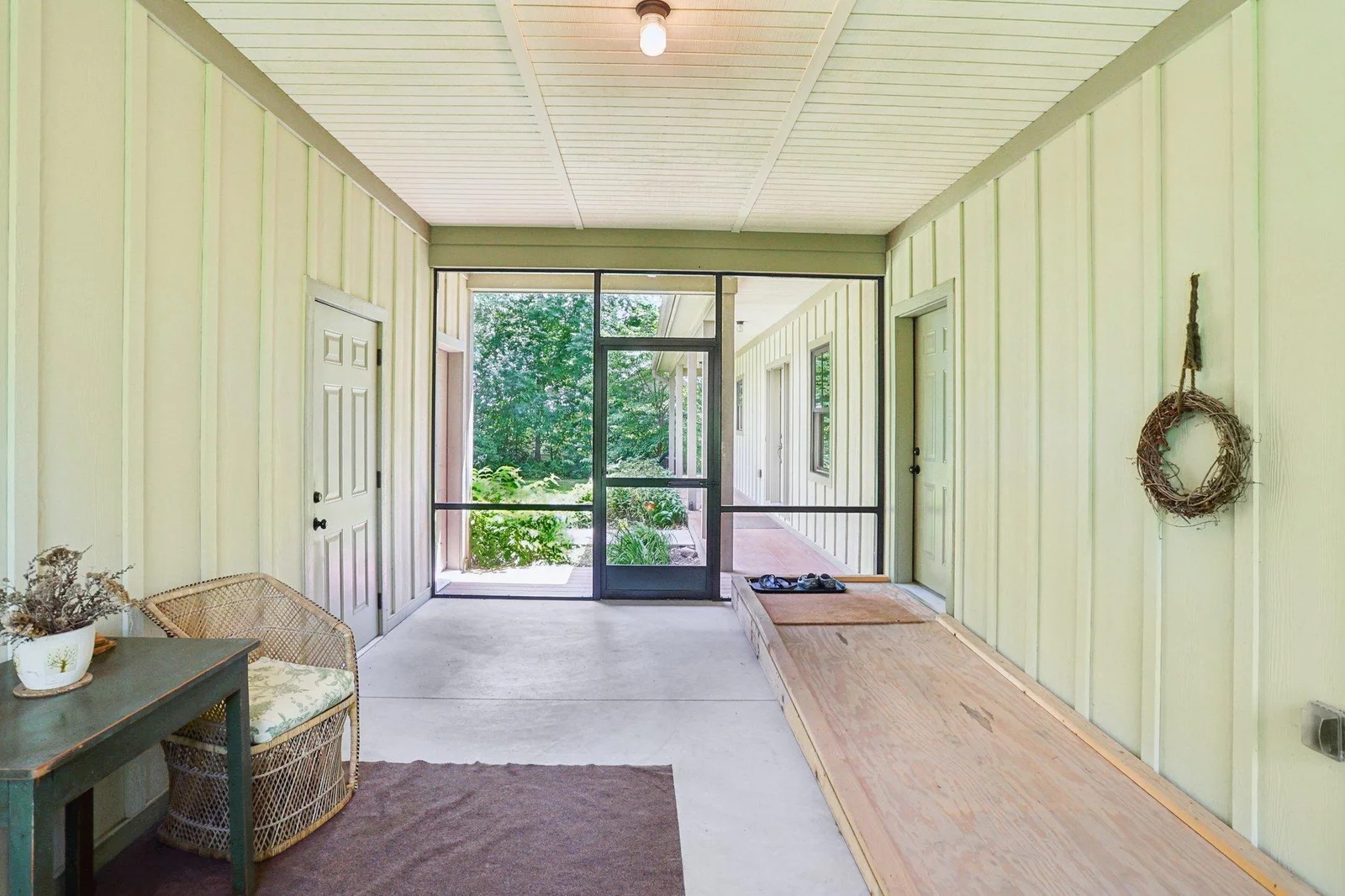 27-web-or-mls-Oasis Rd-S1007-027.jpg