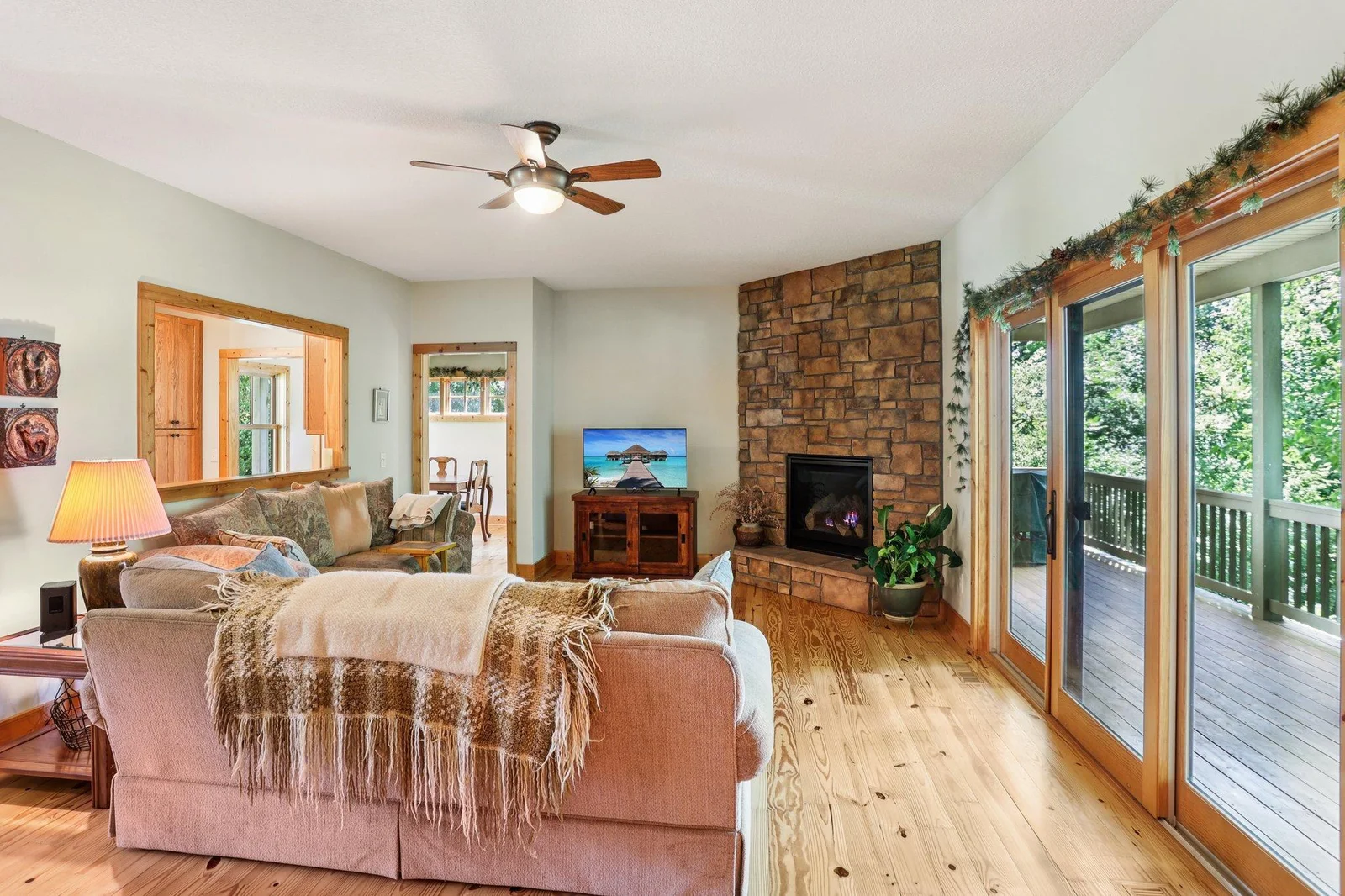 7-web-or-mls-Oasis Rd-S1007-007.jpg