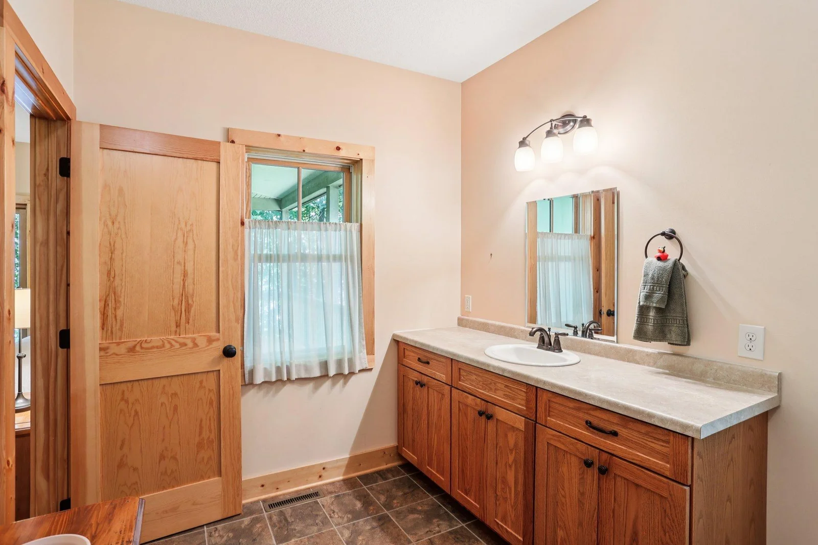 37-web-or-mls-Oasis Rd-S1007-037.jpg
