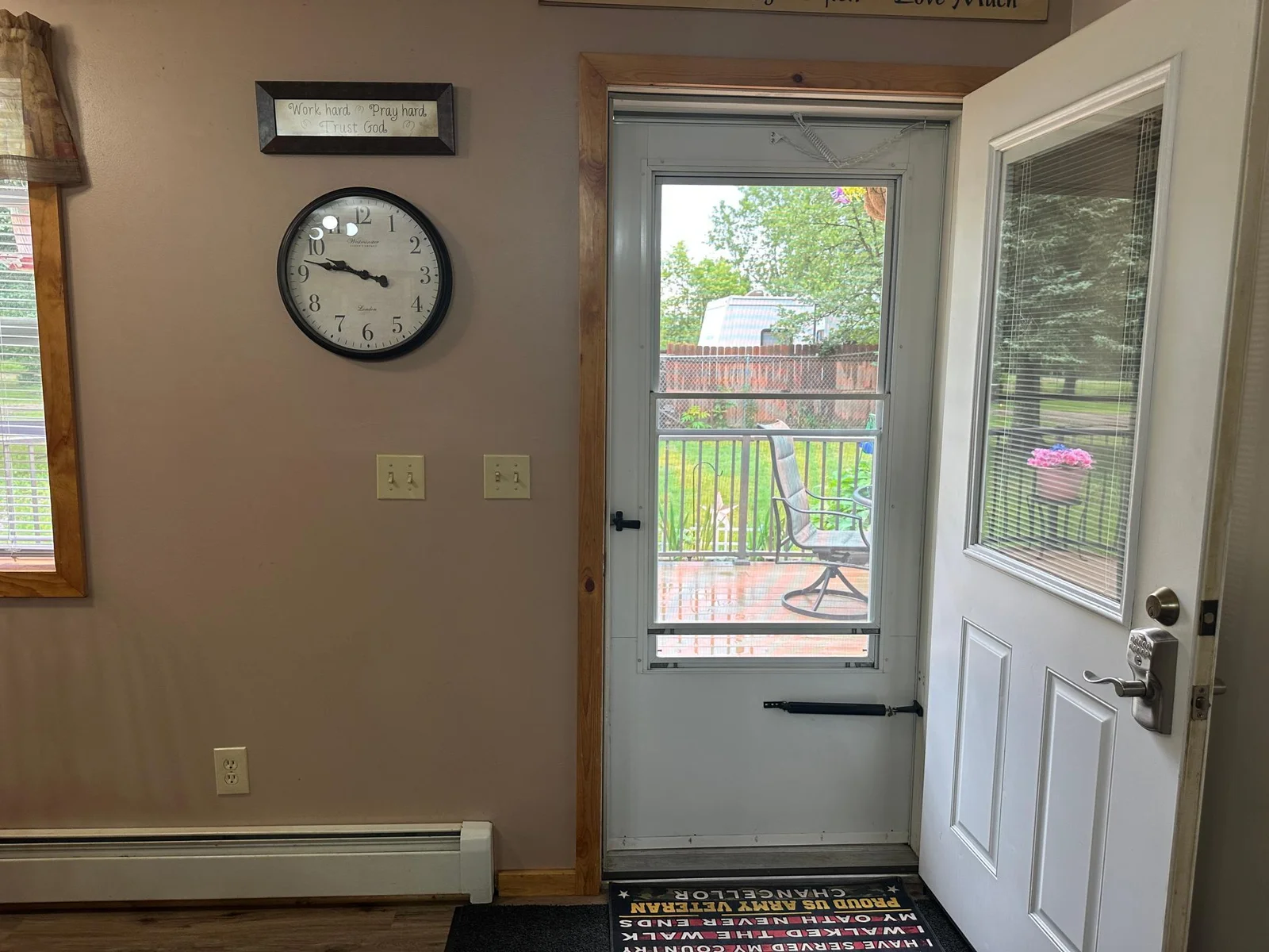 entry into the kitchen/dining room