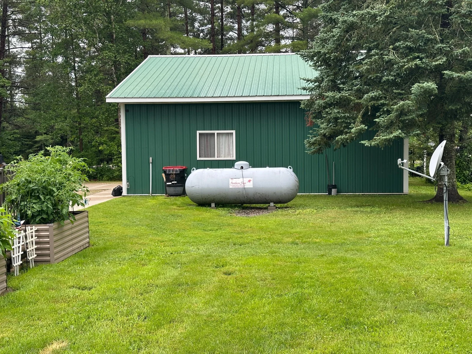 propane tank does lead to the garage & house