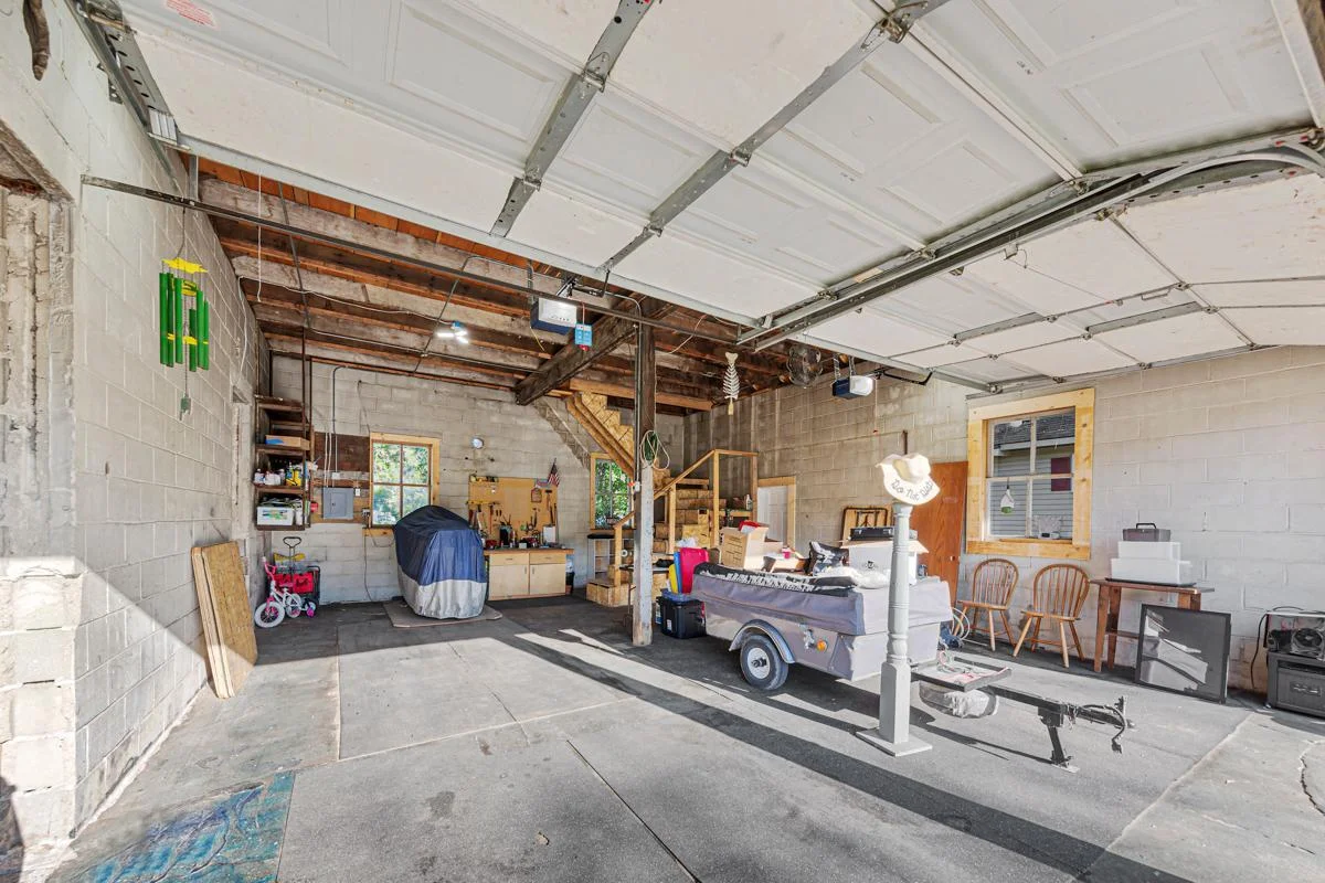 34 Garage.jpg