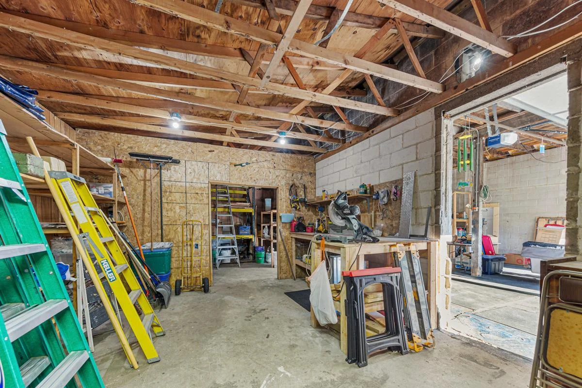 35 Garage.jpg