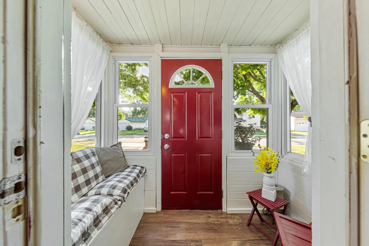 12 Entry_porch.jpg