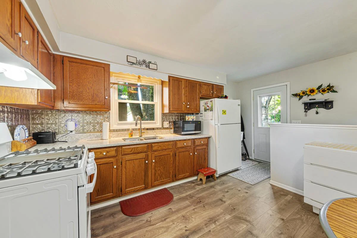 22 Kitchen.jpg