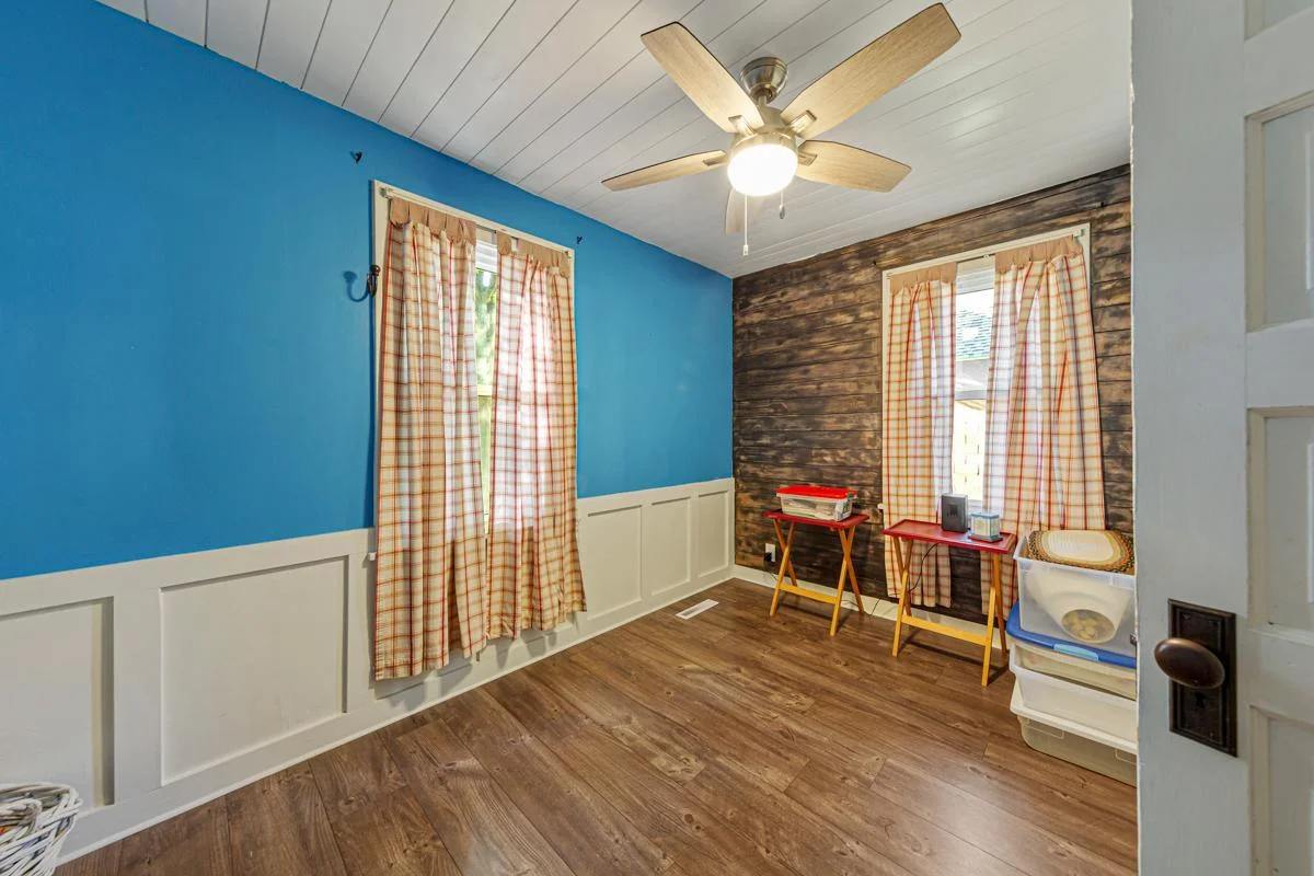 21 Bedroom 2.jpg