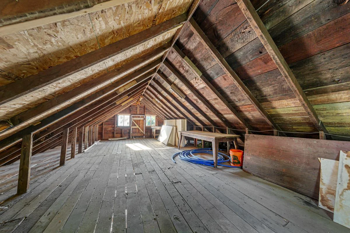 36 Garage_attic.jpg