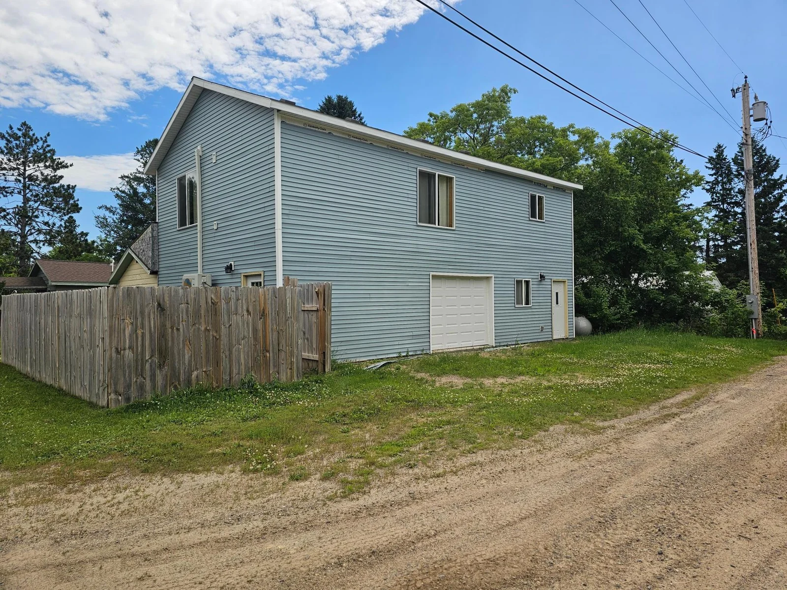 23 2nd Street, Akeley