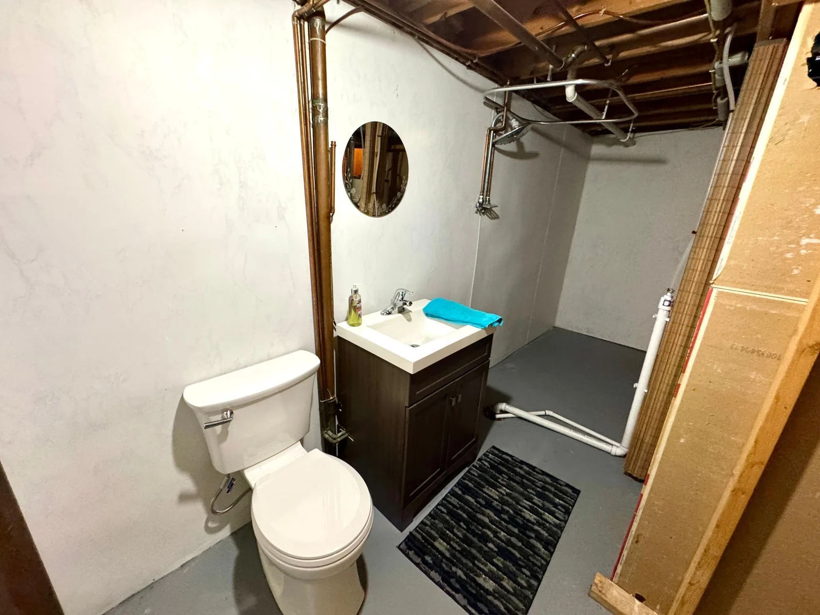 Lower bath area