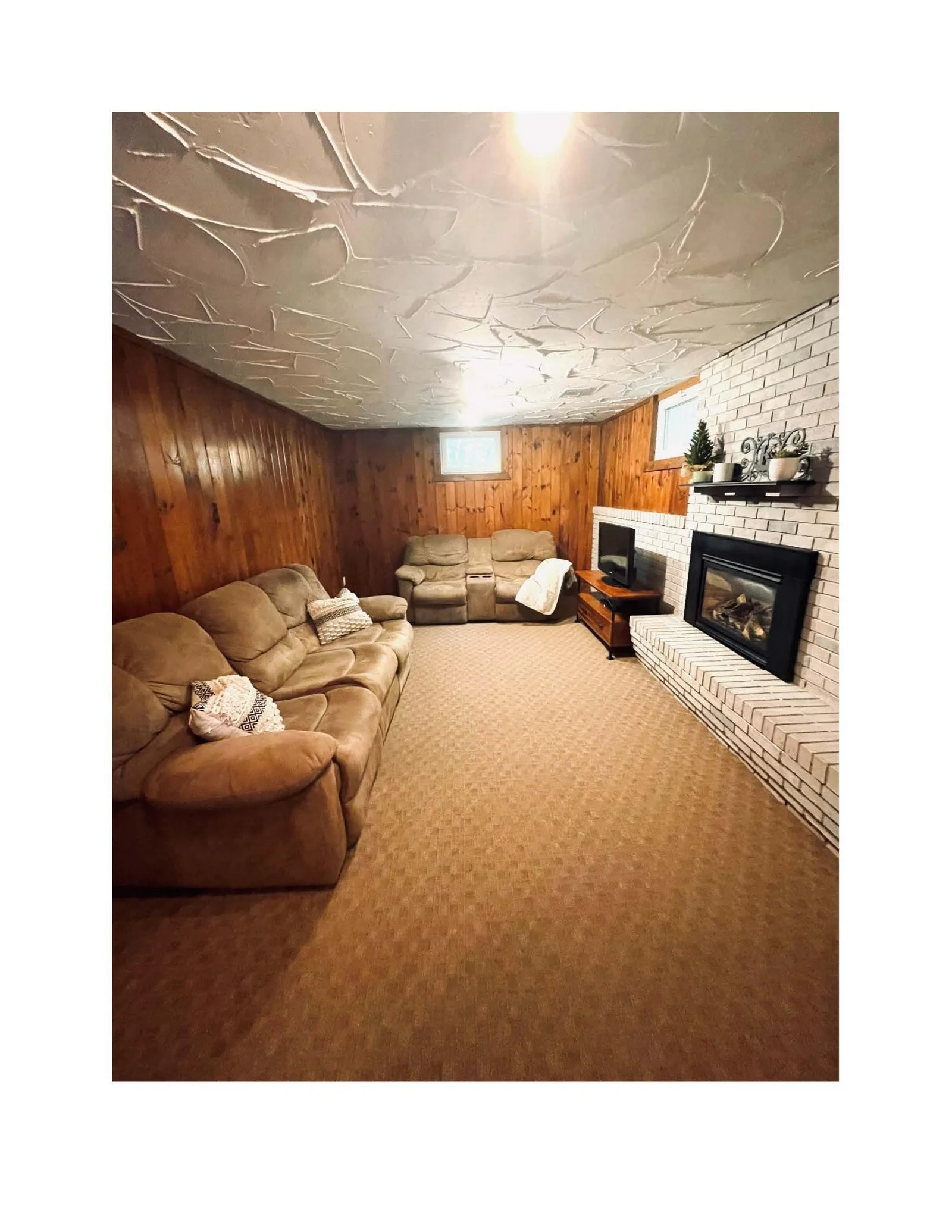 House Pics_Page_14.jpg