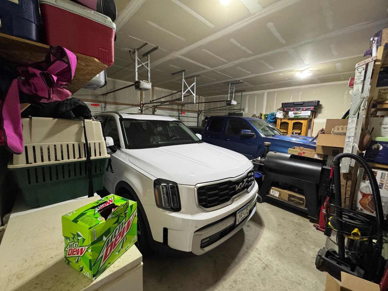 Attached Garage-Hold Pk-Up!