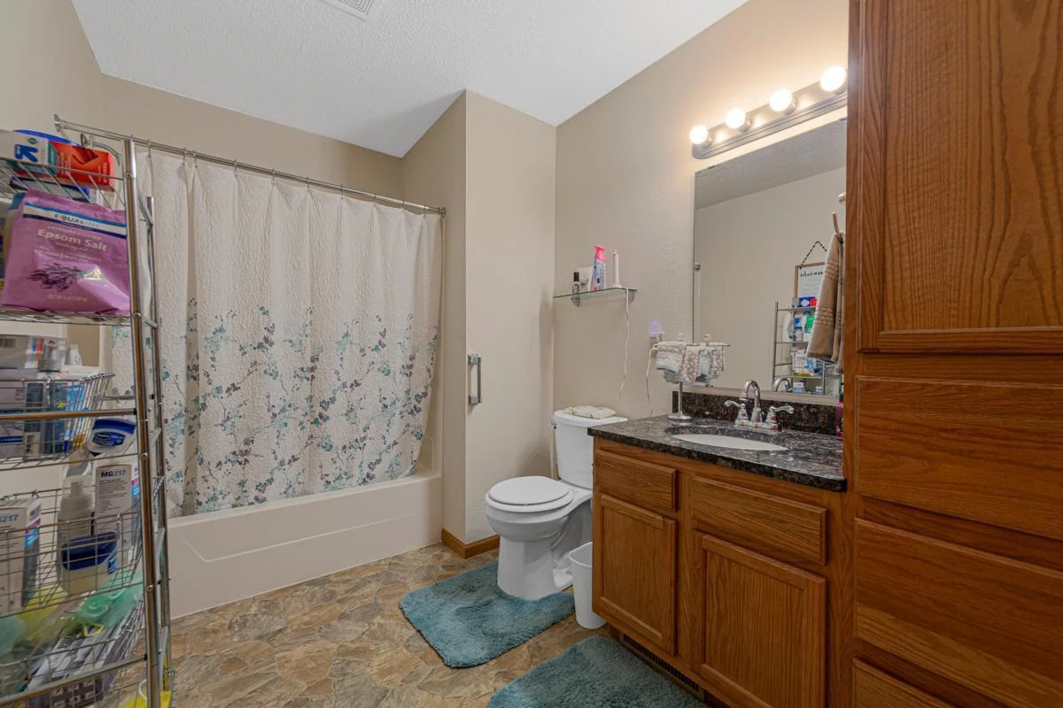 24 Bathroom.jpg