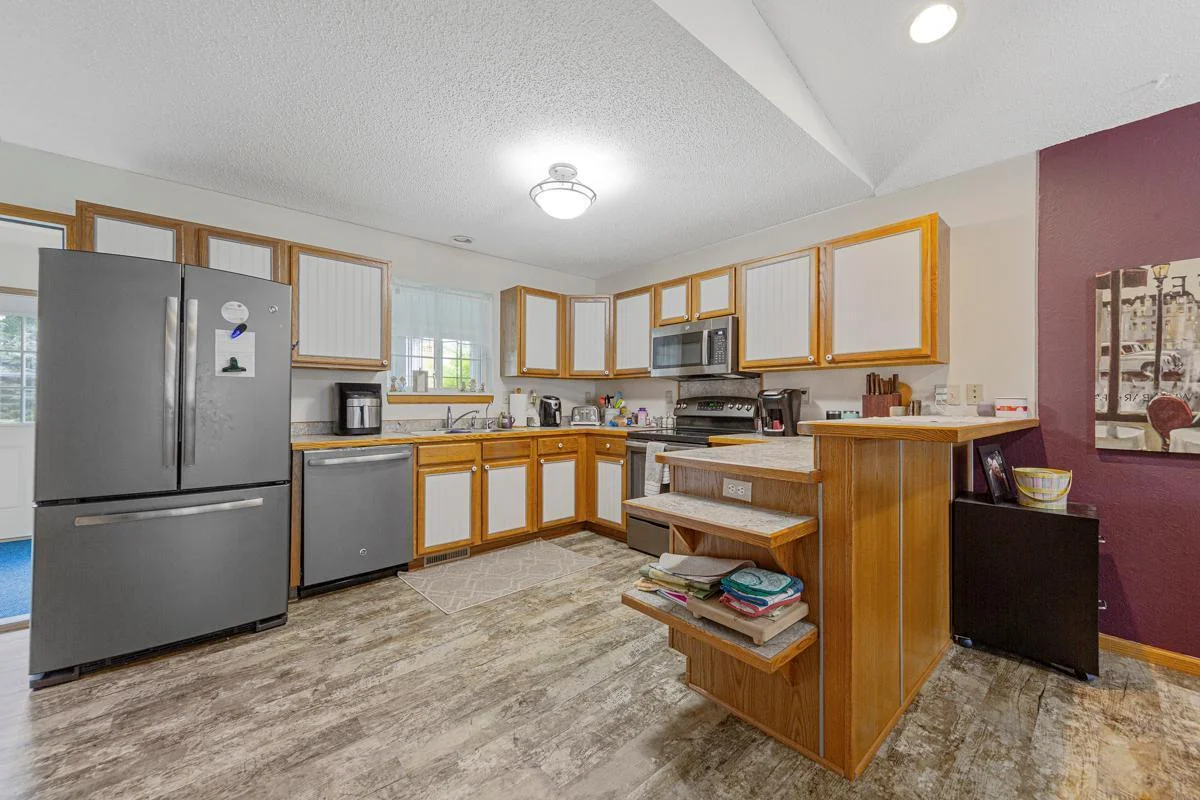 16 Kitchen.jpg