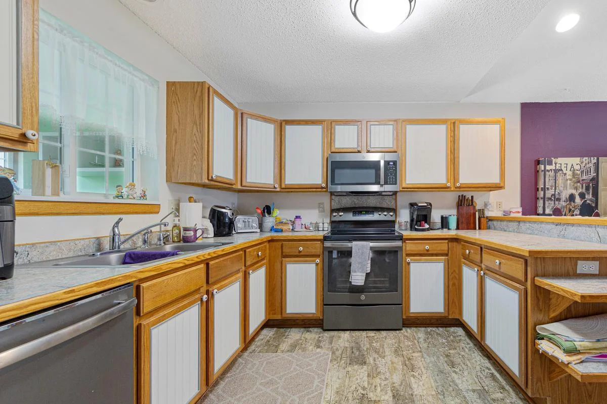 17 Kitchen.jpg