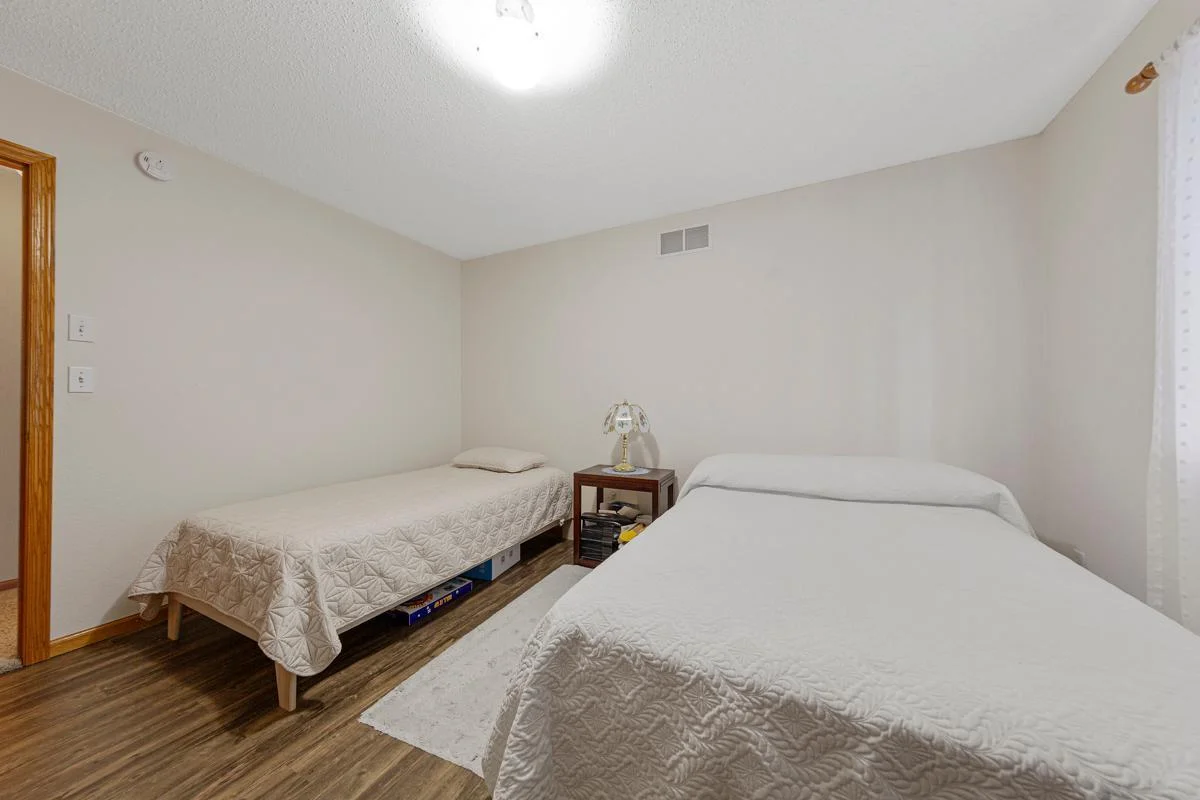 23 Bedroom 1.jpg