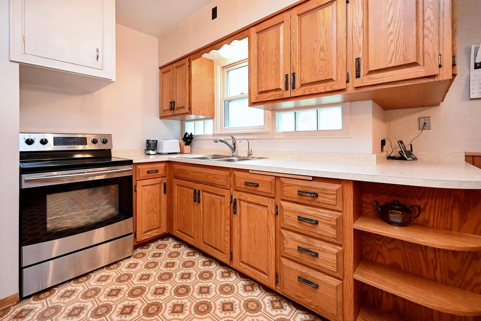 6 Kitchen II.jpg