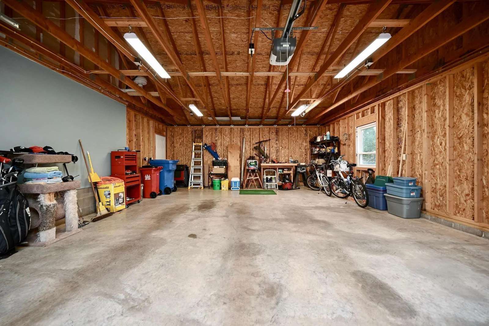 Extra Deep Garage Interior.jpg