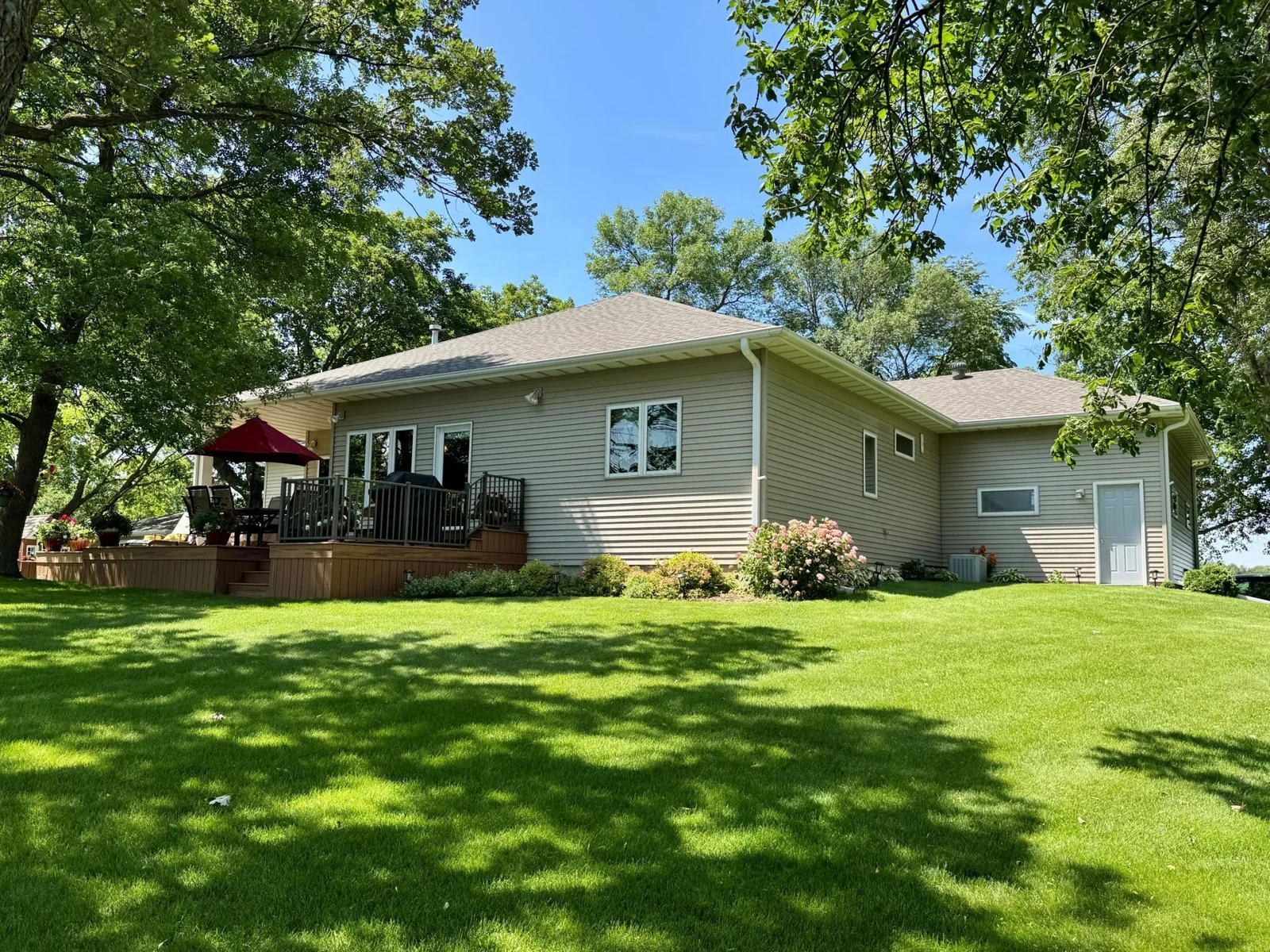 24-Lake side of home