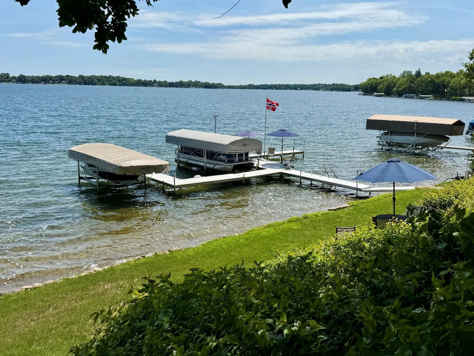 3-Dock, boats, lifts included