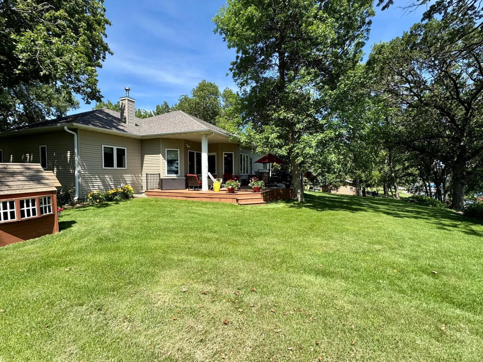 25-Lake side of home