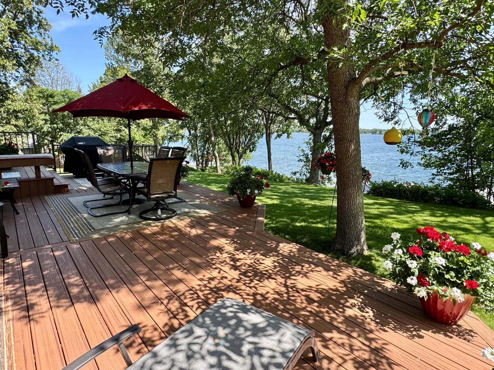4-Lakeside deck