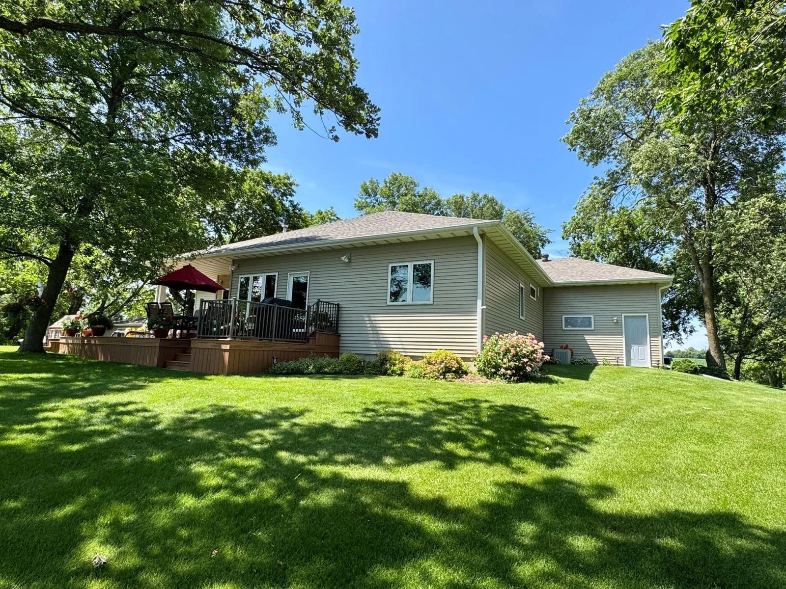 25-Lake side of home