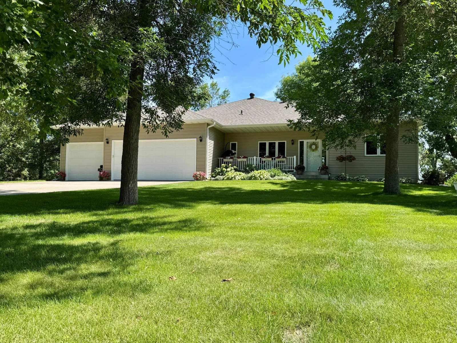30-Groomed yard