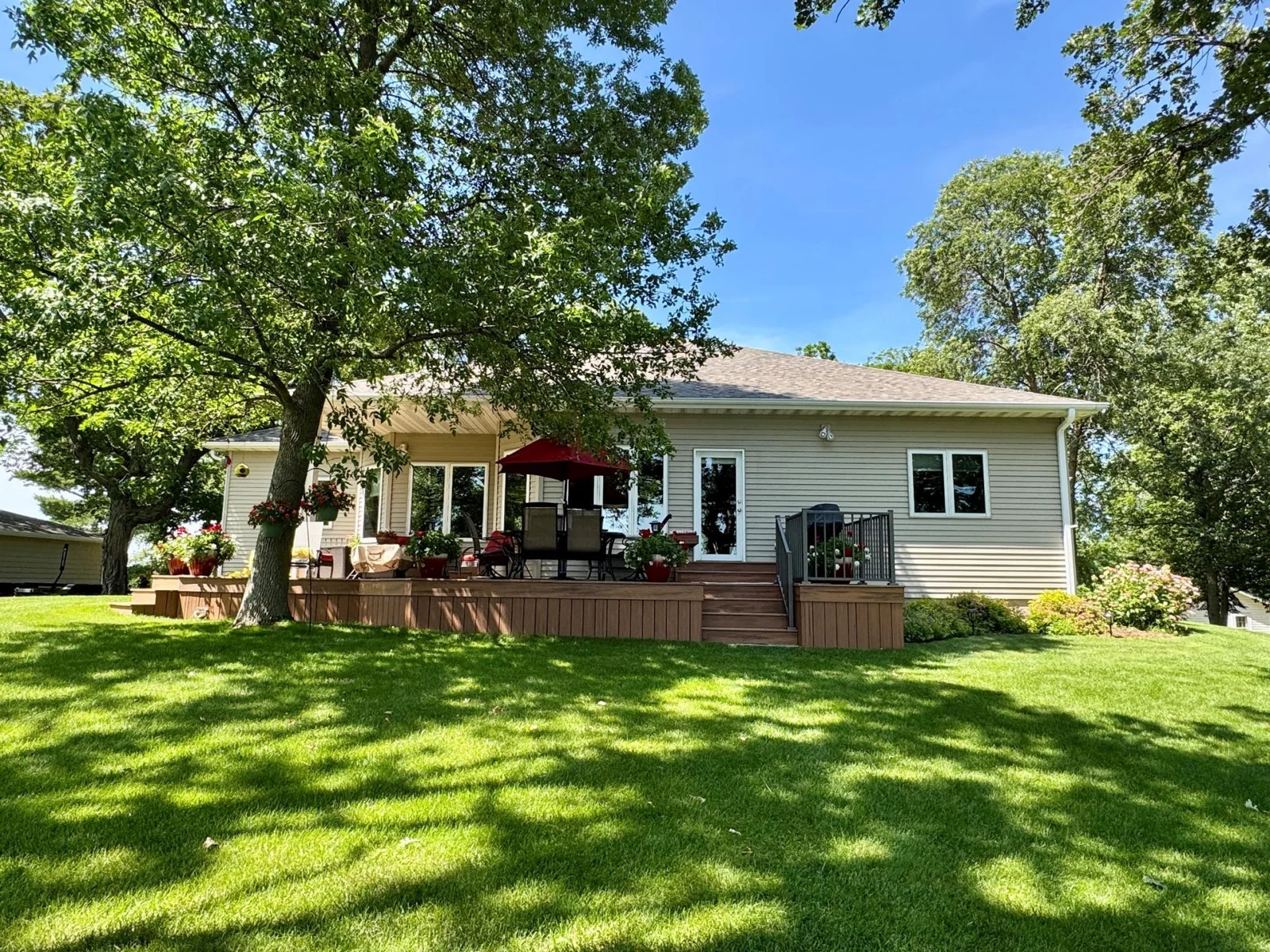 30-Groomed yard