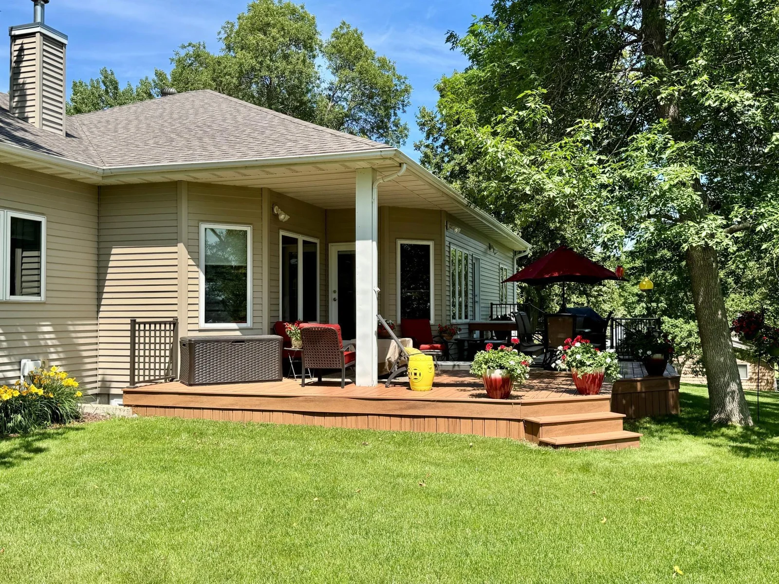 22-Lakeside deck