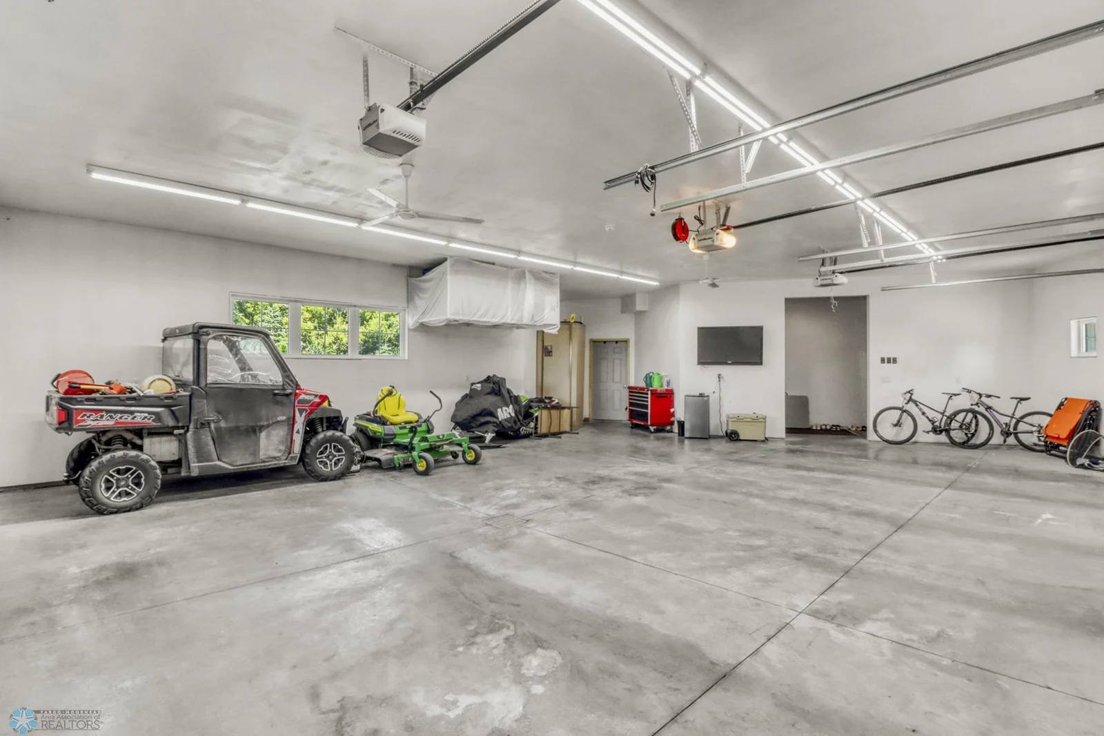 Garage1_2.JPG