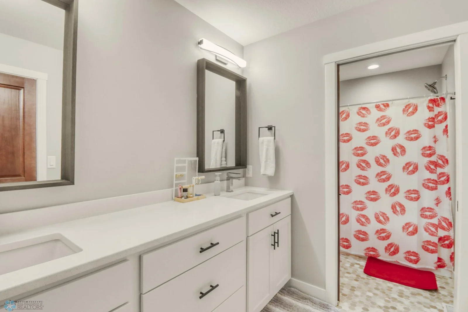 Upstairs Bathroom1_2.JPG