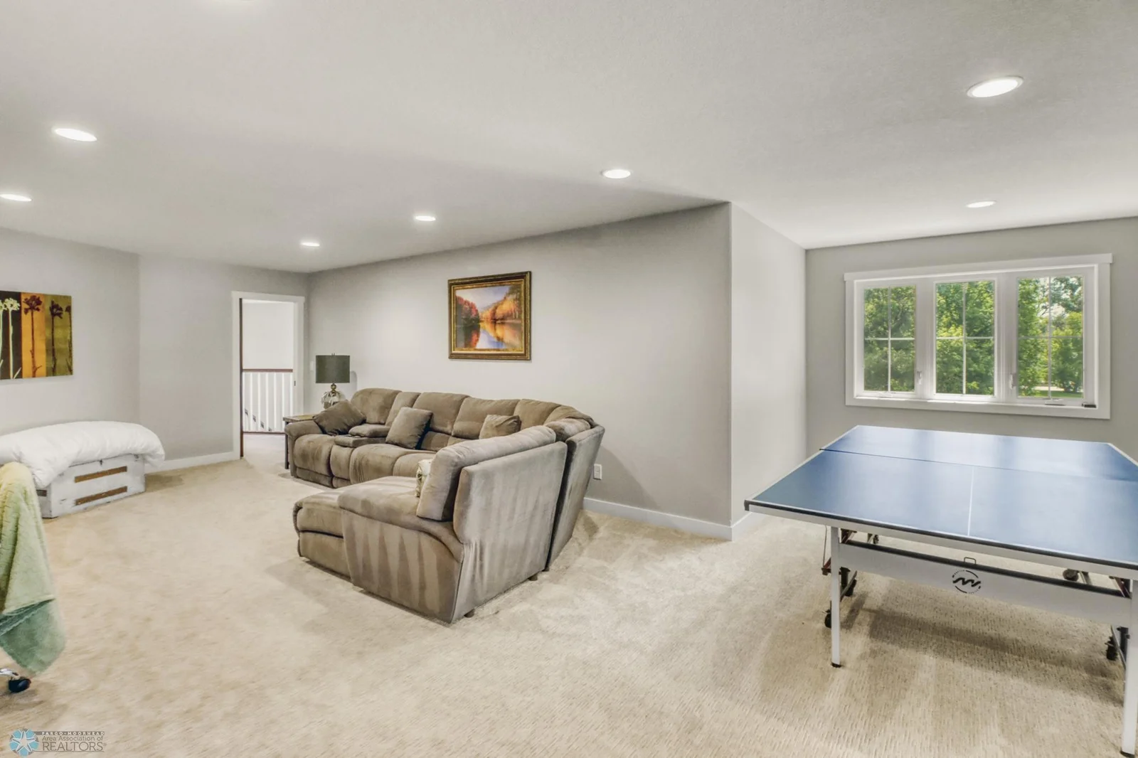 Upstairs Familyroom1_3.JPG
