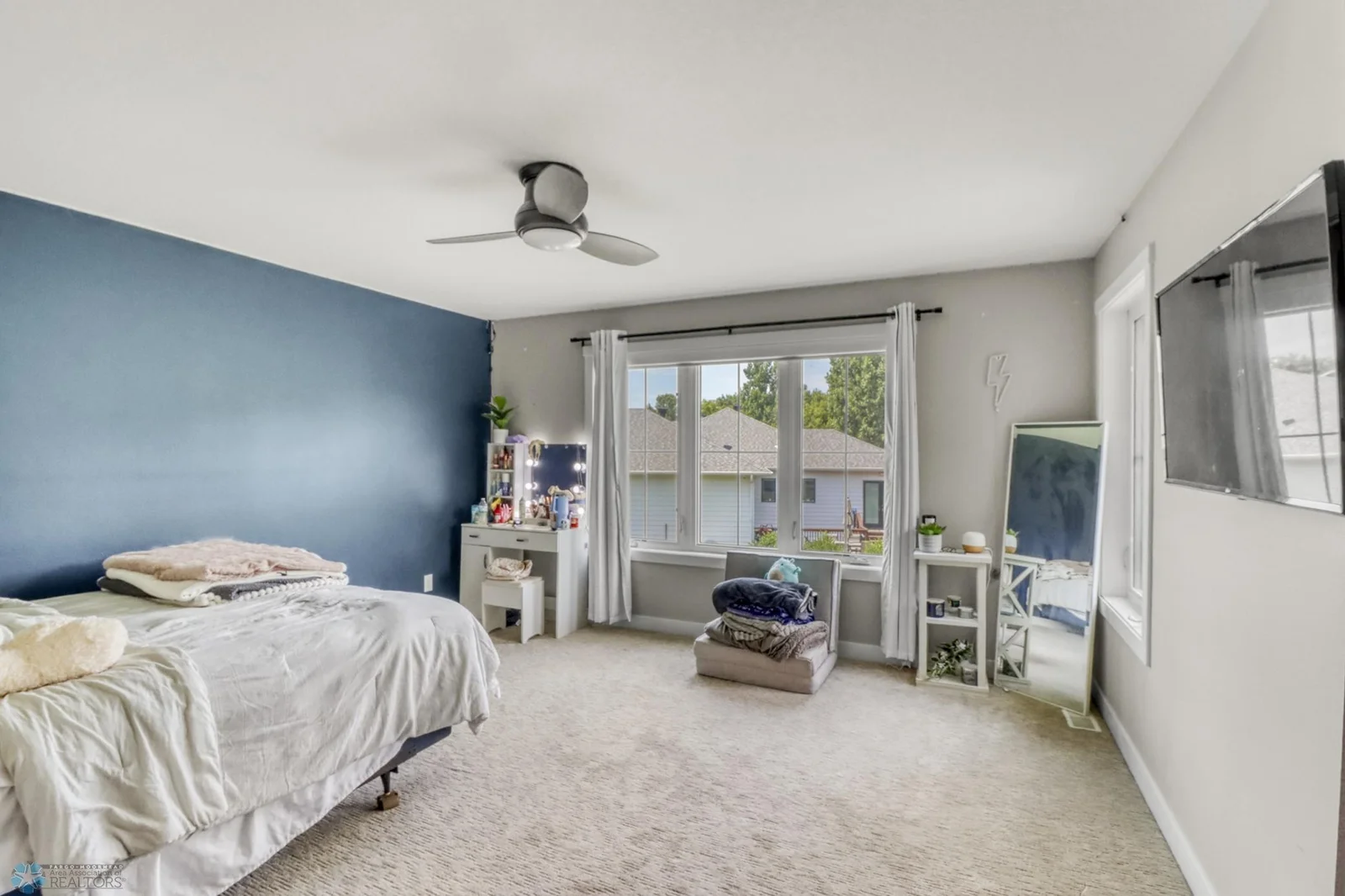 Upstairs Bedroom1_2.JPG