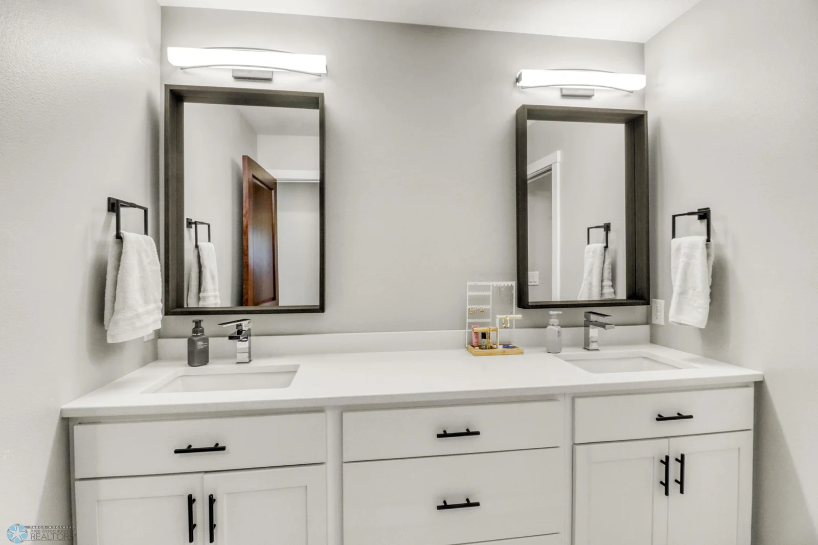 Upstairs Bathroom1_1.JPG