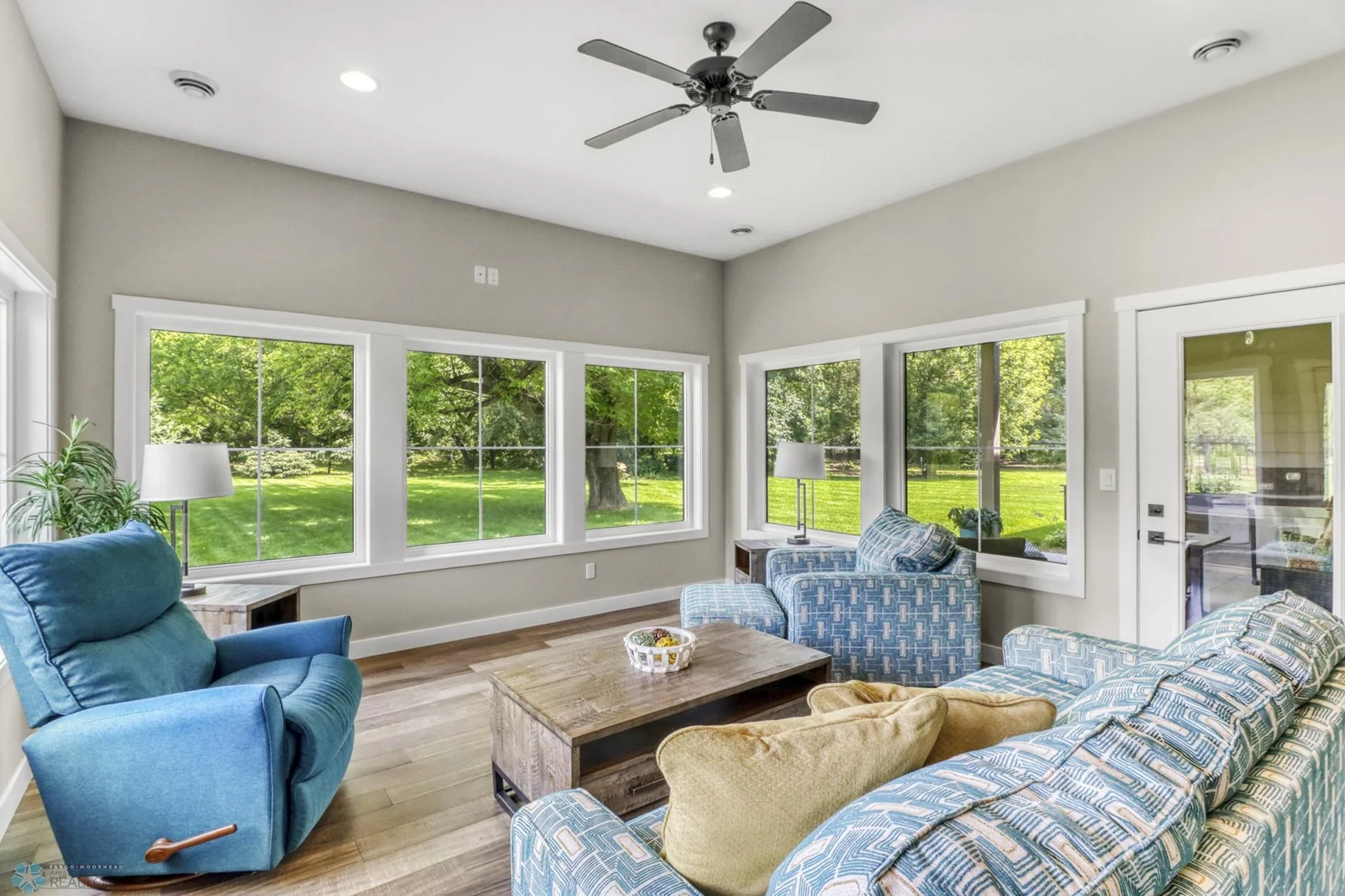 Sunroom1_0.JPG