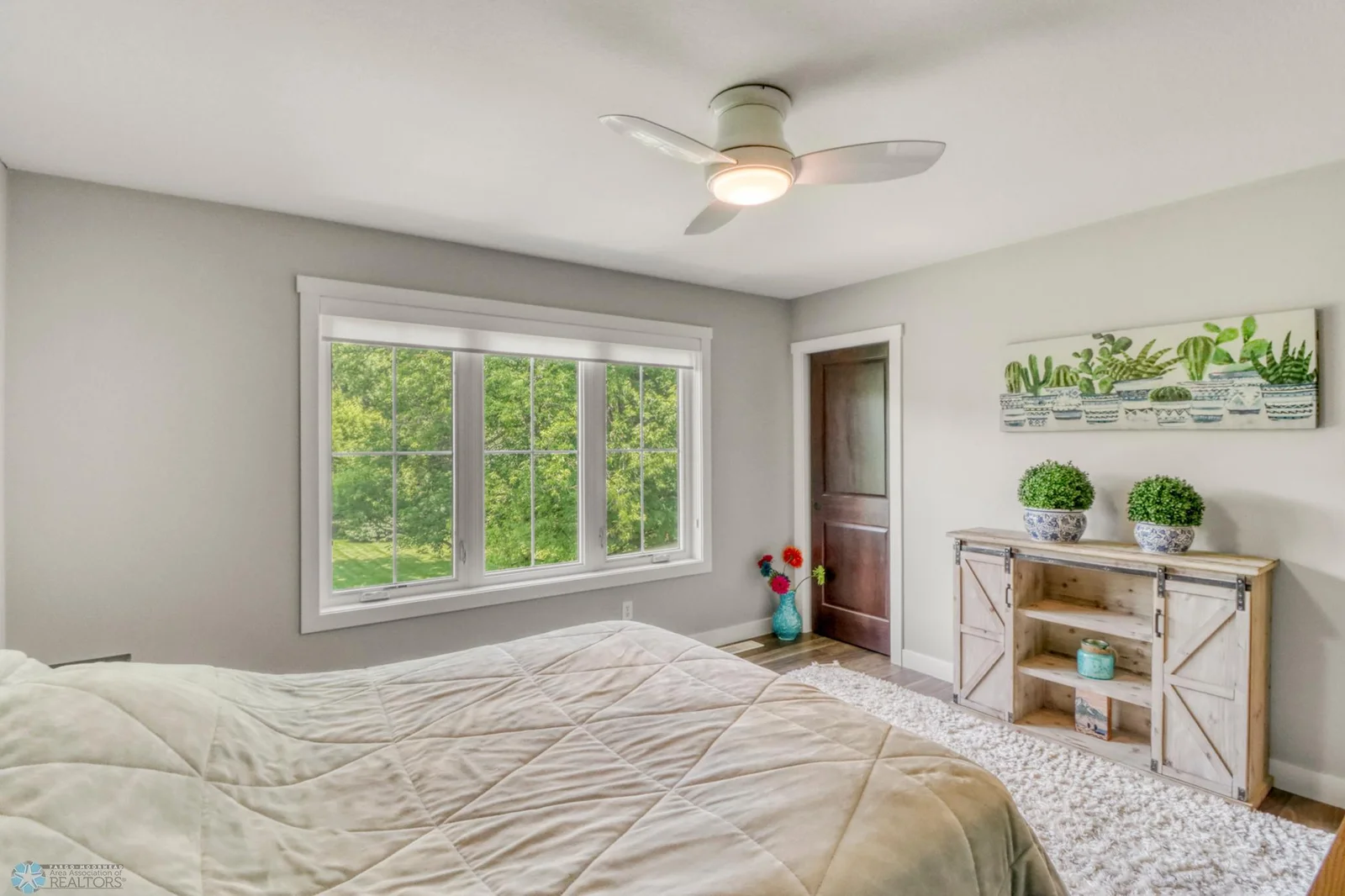 Upstairs Bedroom3_2.JPG