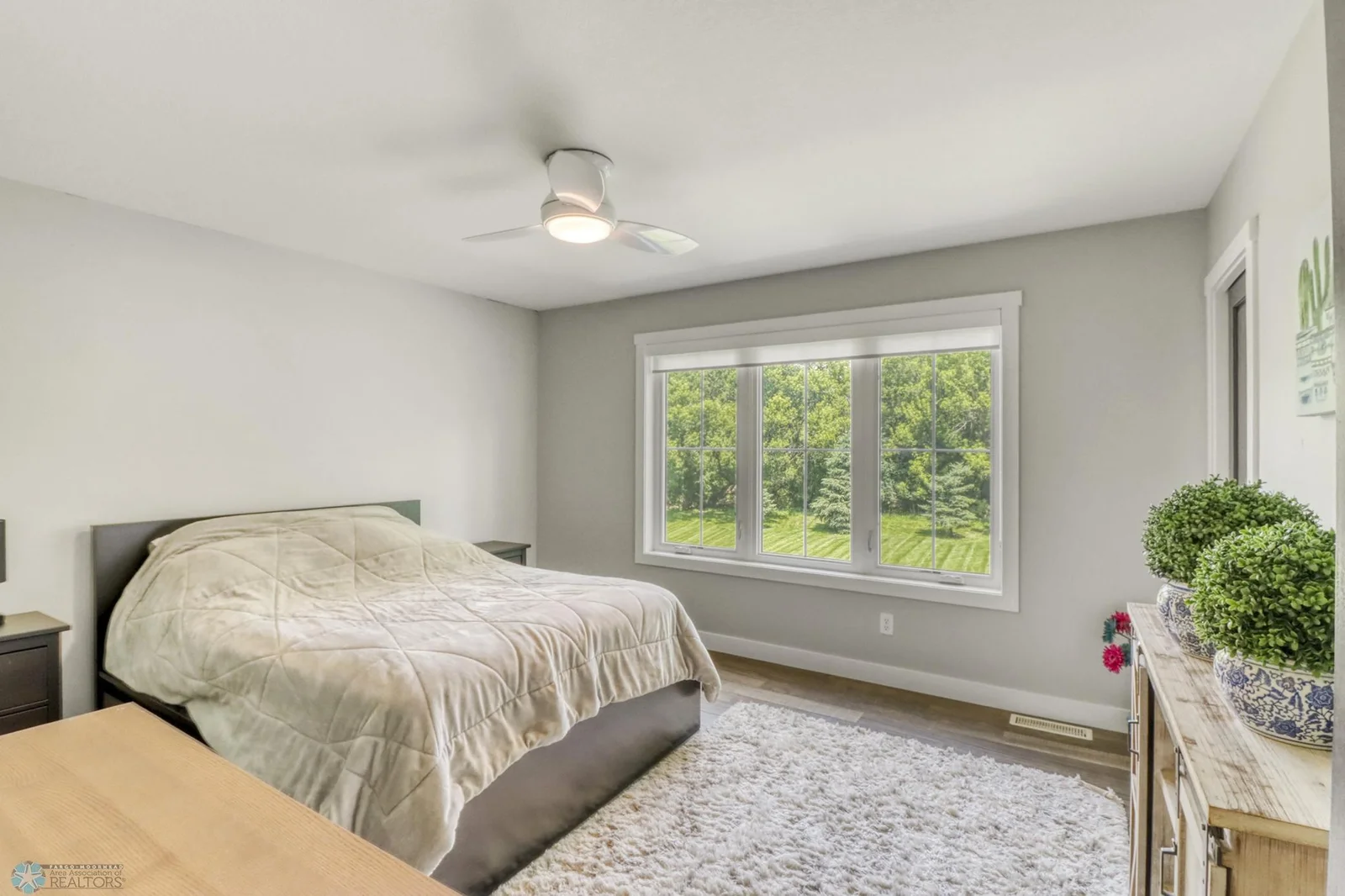 Upstairs Bedroom3_1.JPG