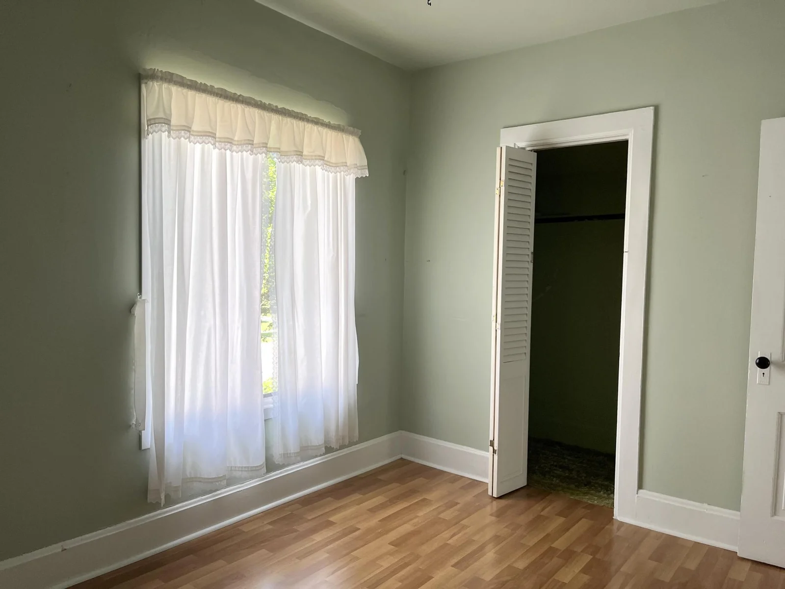 Bedroom 1 b.jpg