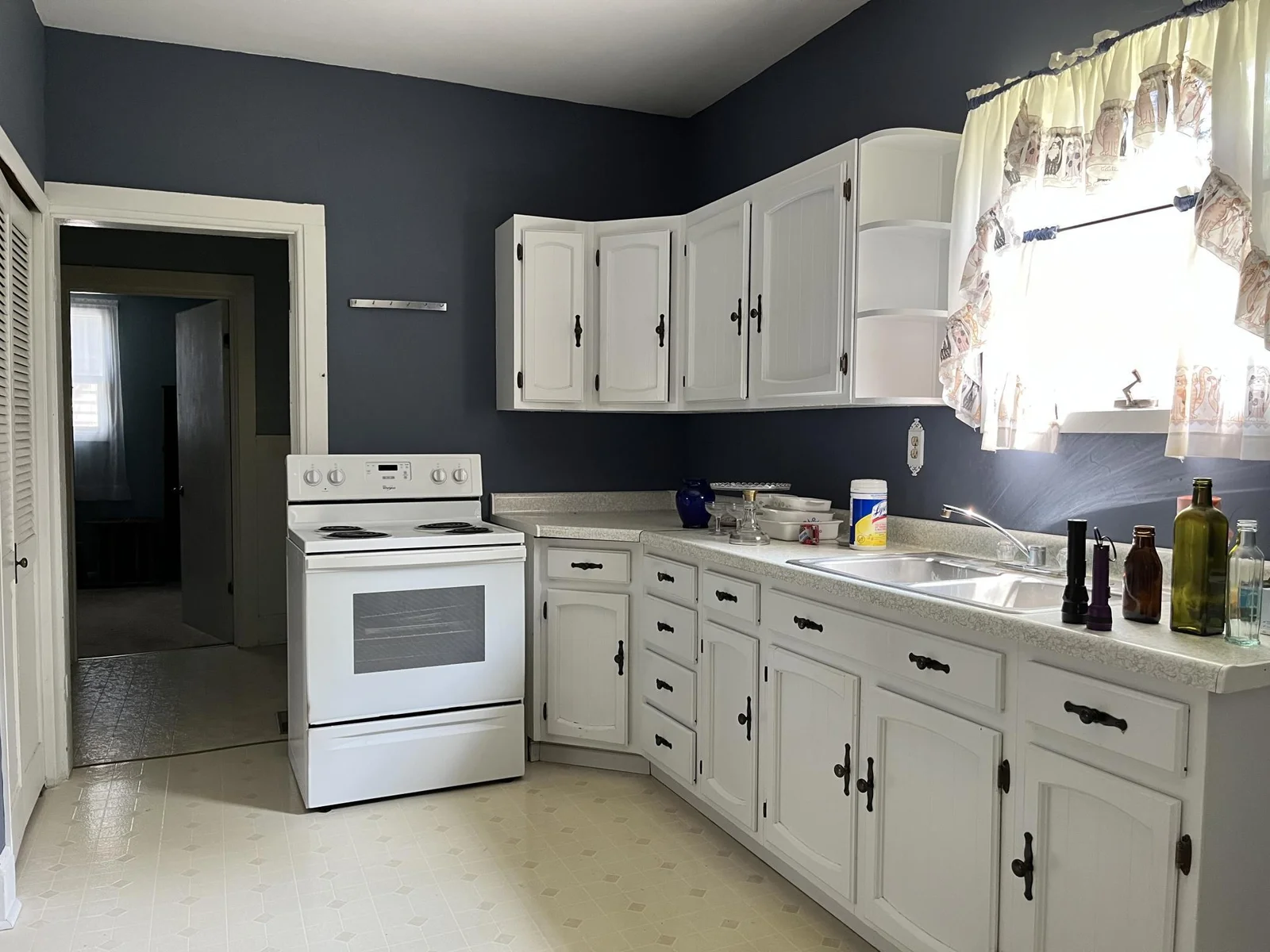 Kitchen a.jpg