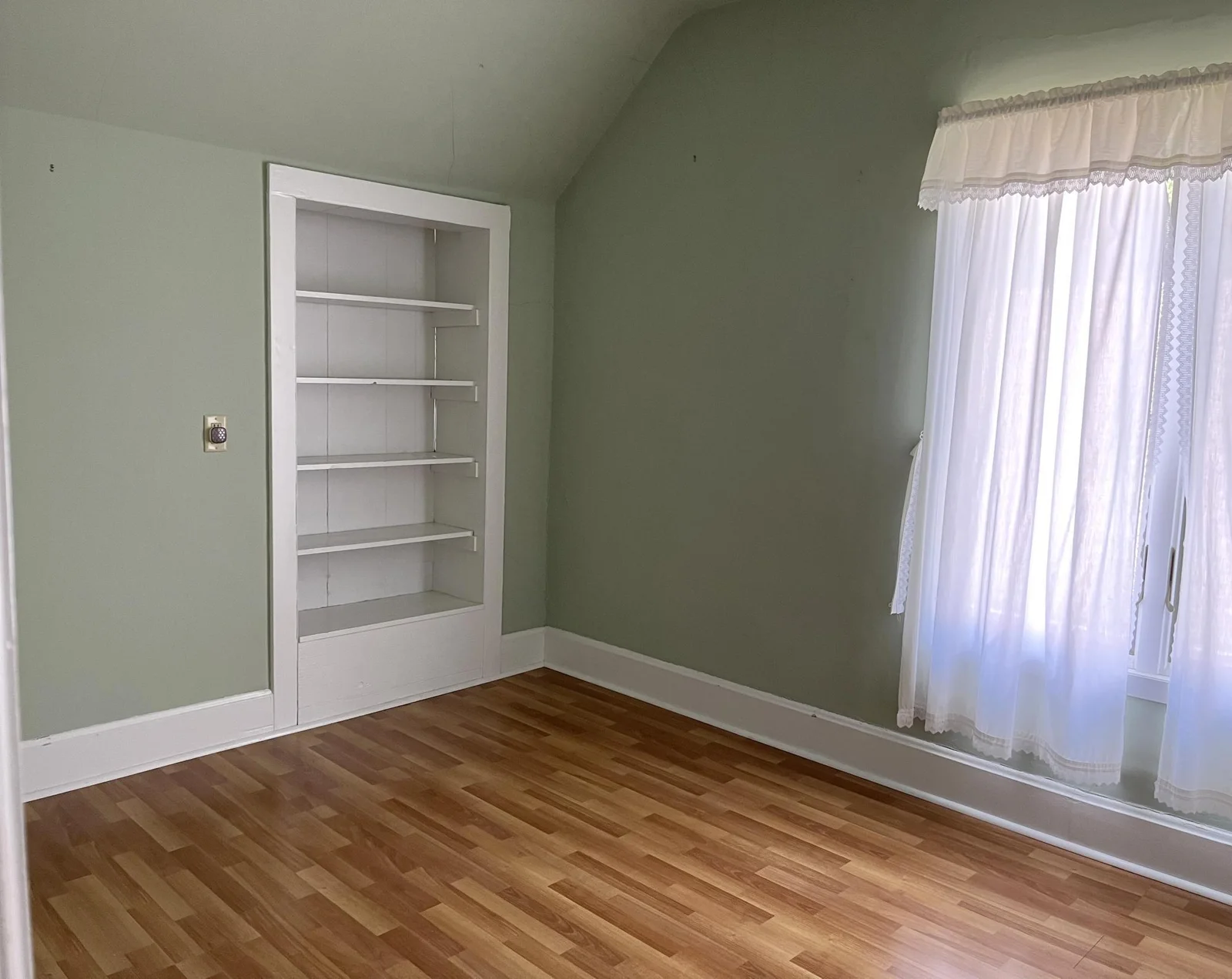 Bedroom 1 a.jpg