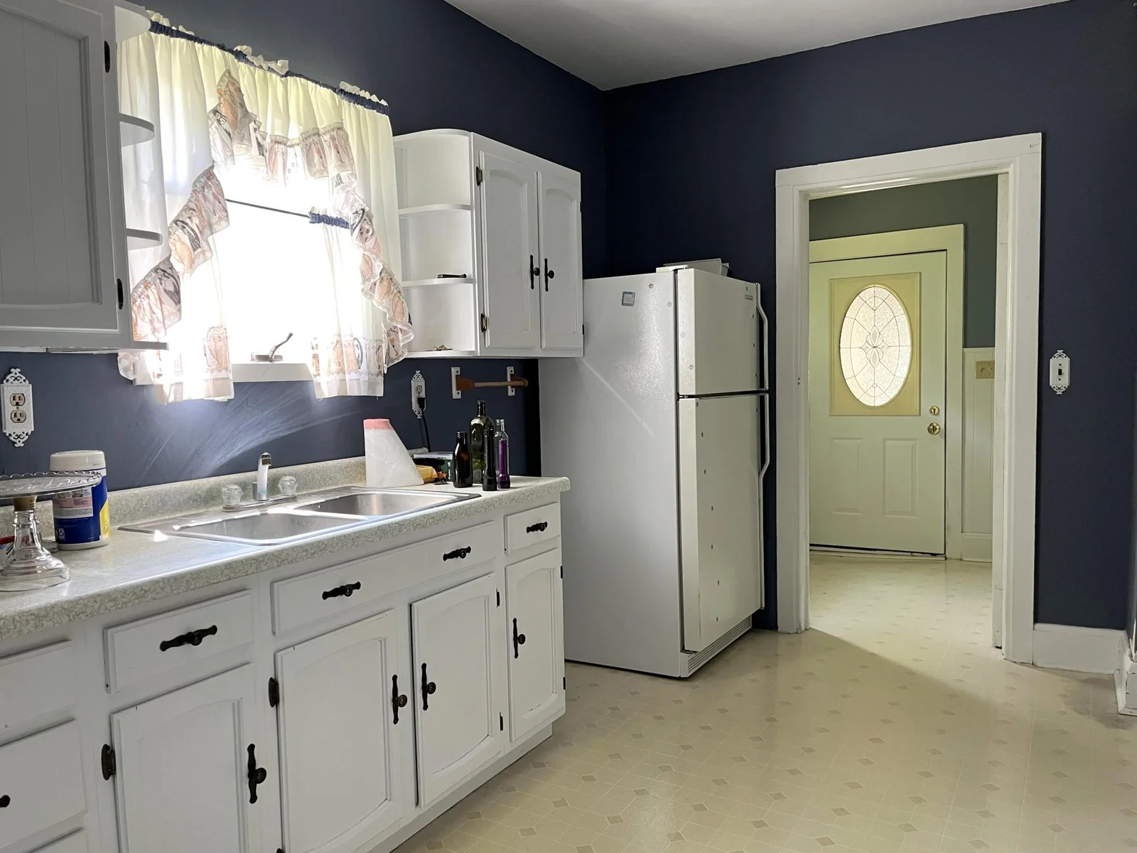 Kitchen b.jpg