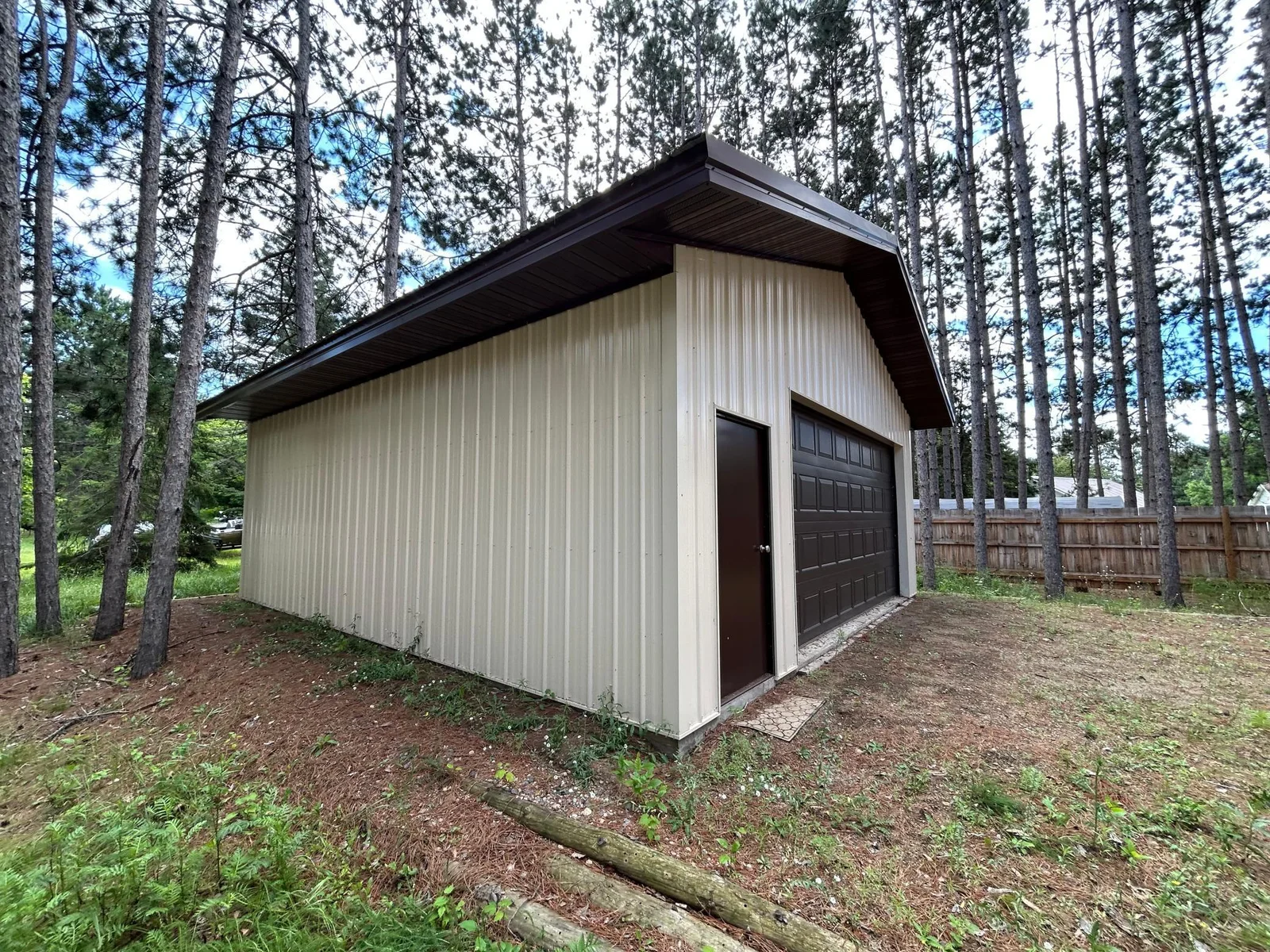 Detached garage