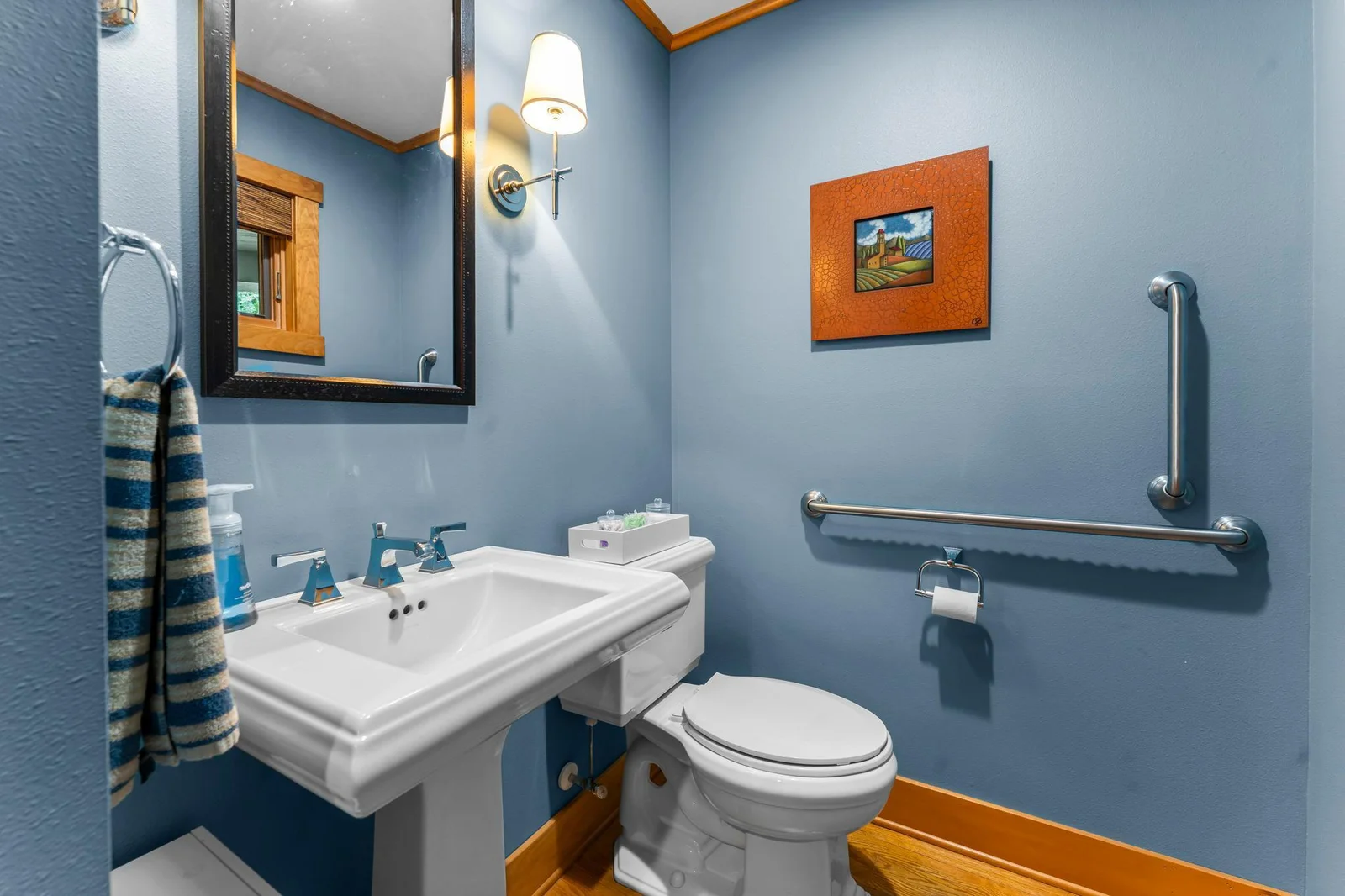 Main floor 1/4 guest bath