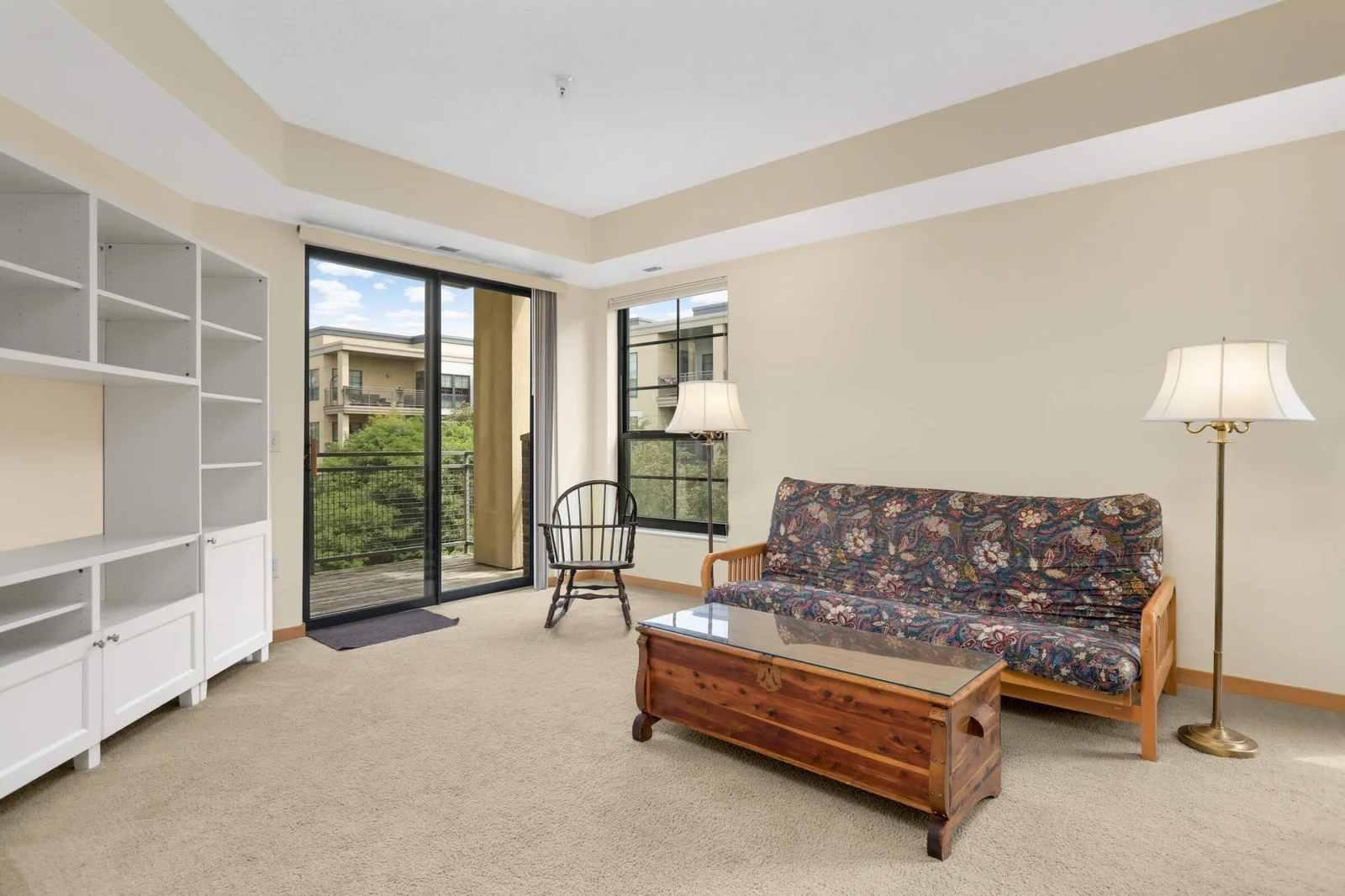 Unit features updated window treatments