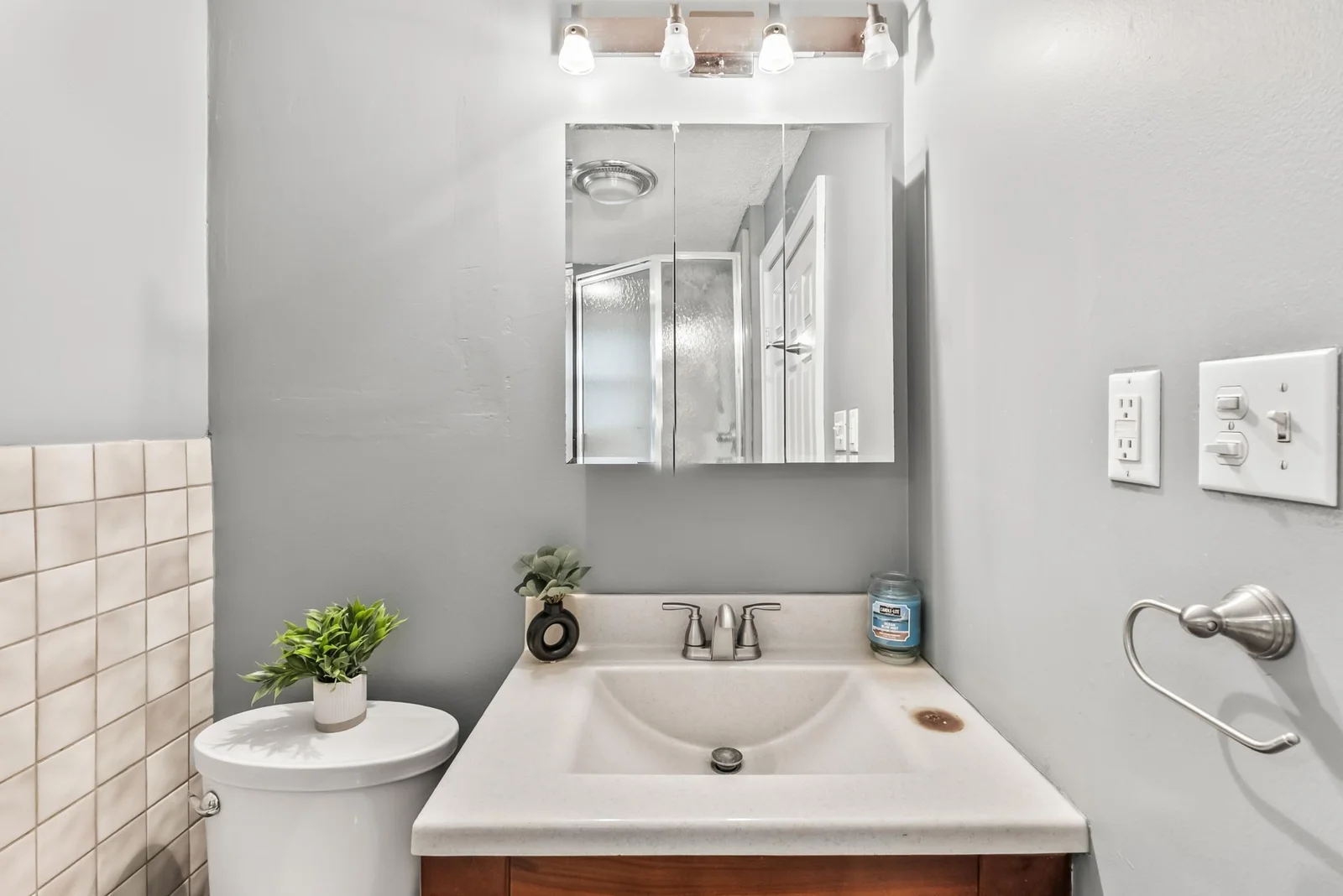 Upper Bathroom