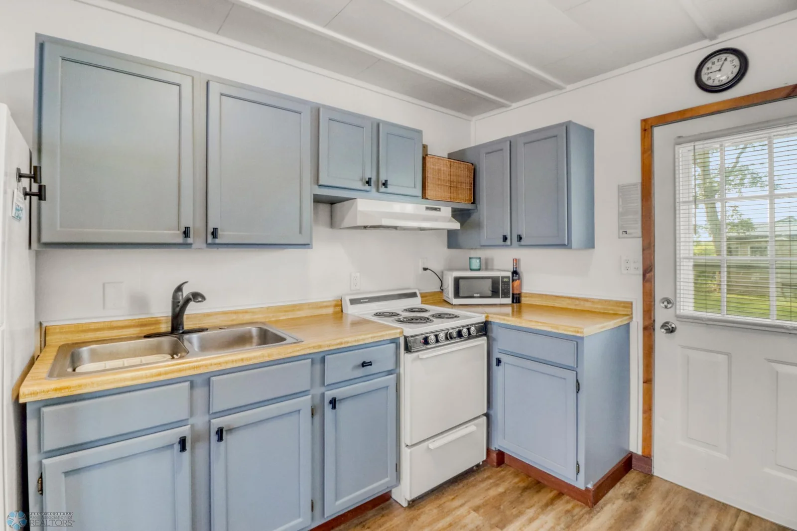 5Kitchen1_4.JPG