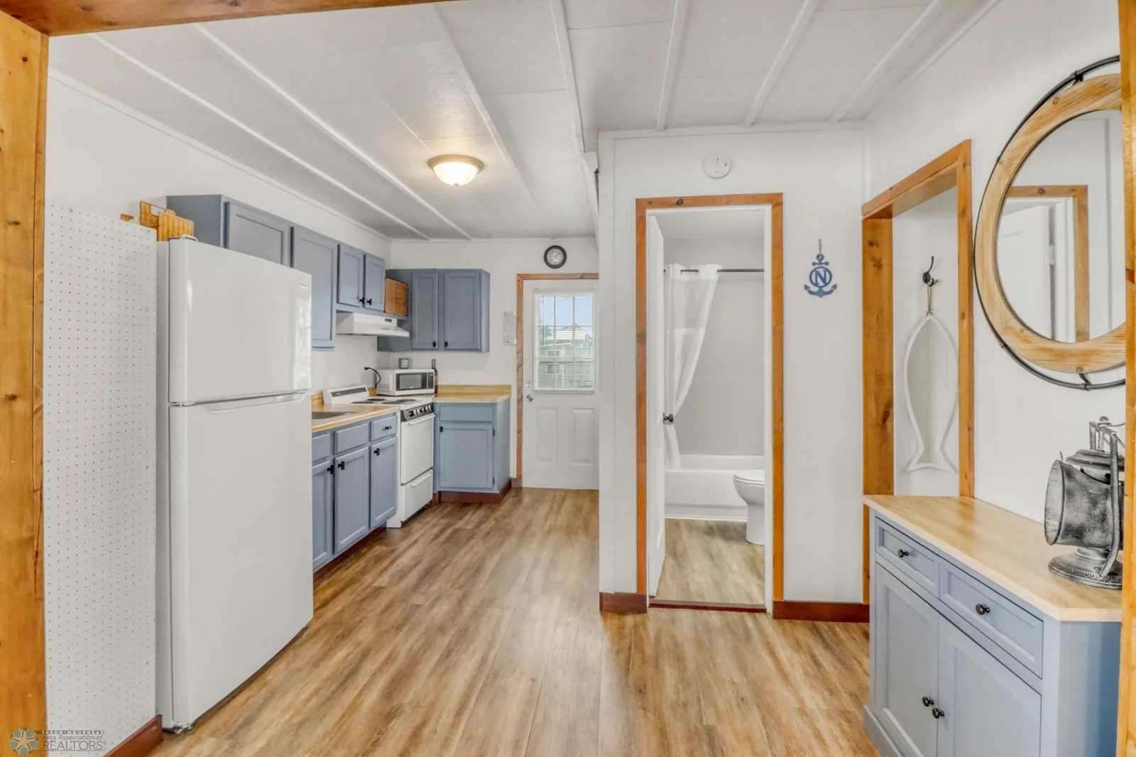 5Kitchen1_1.JPG