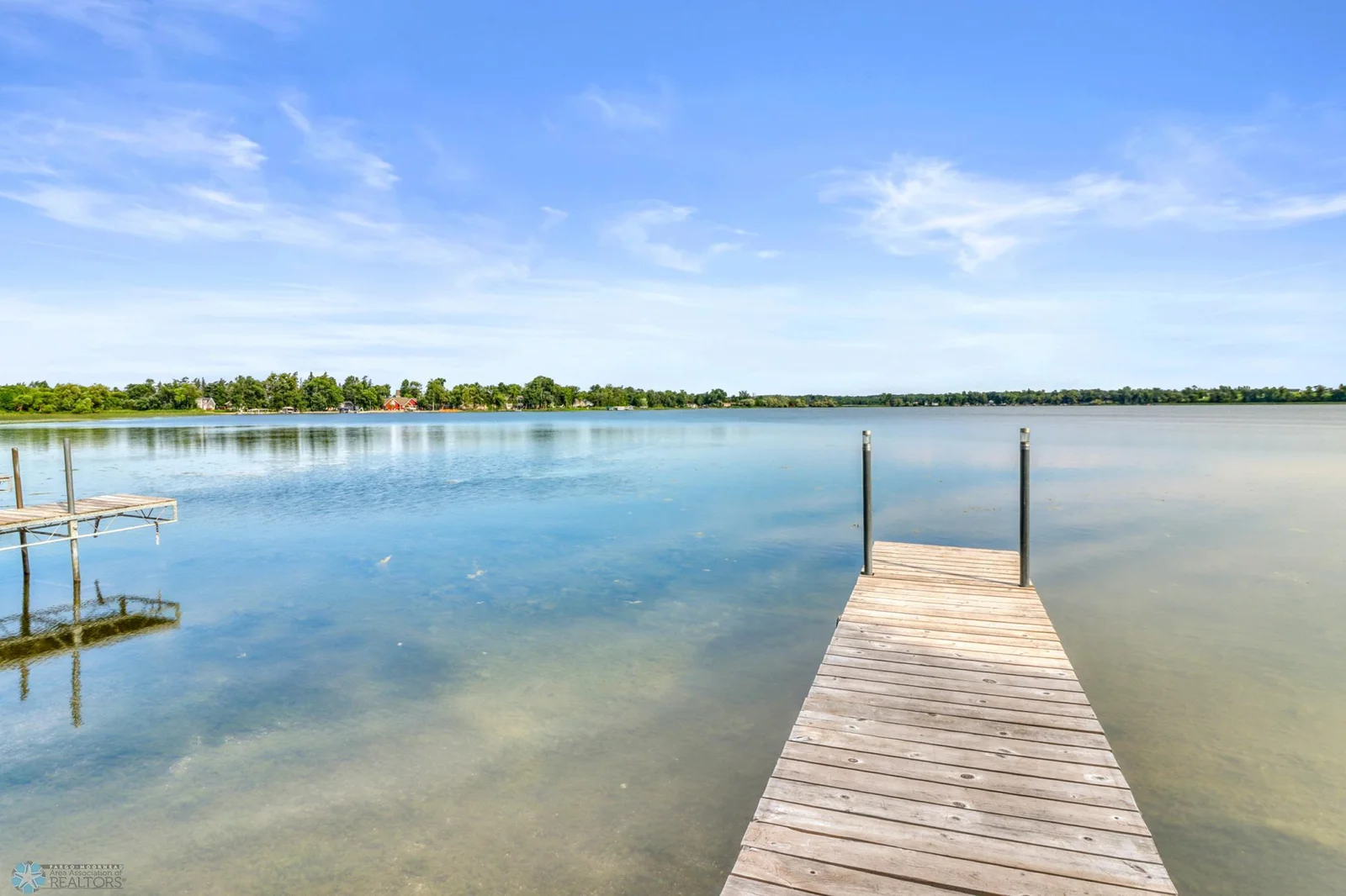 Exterior_lake1_4.JPG